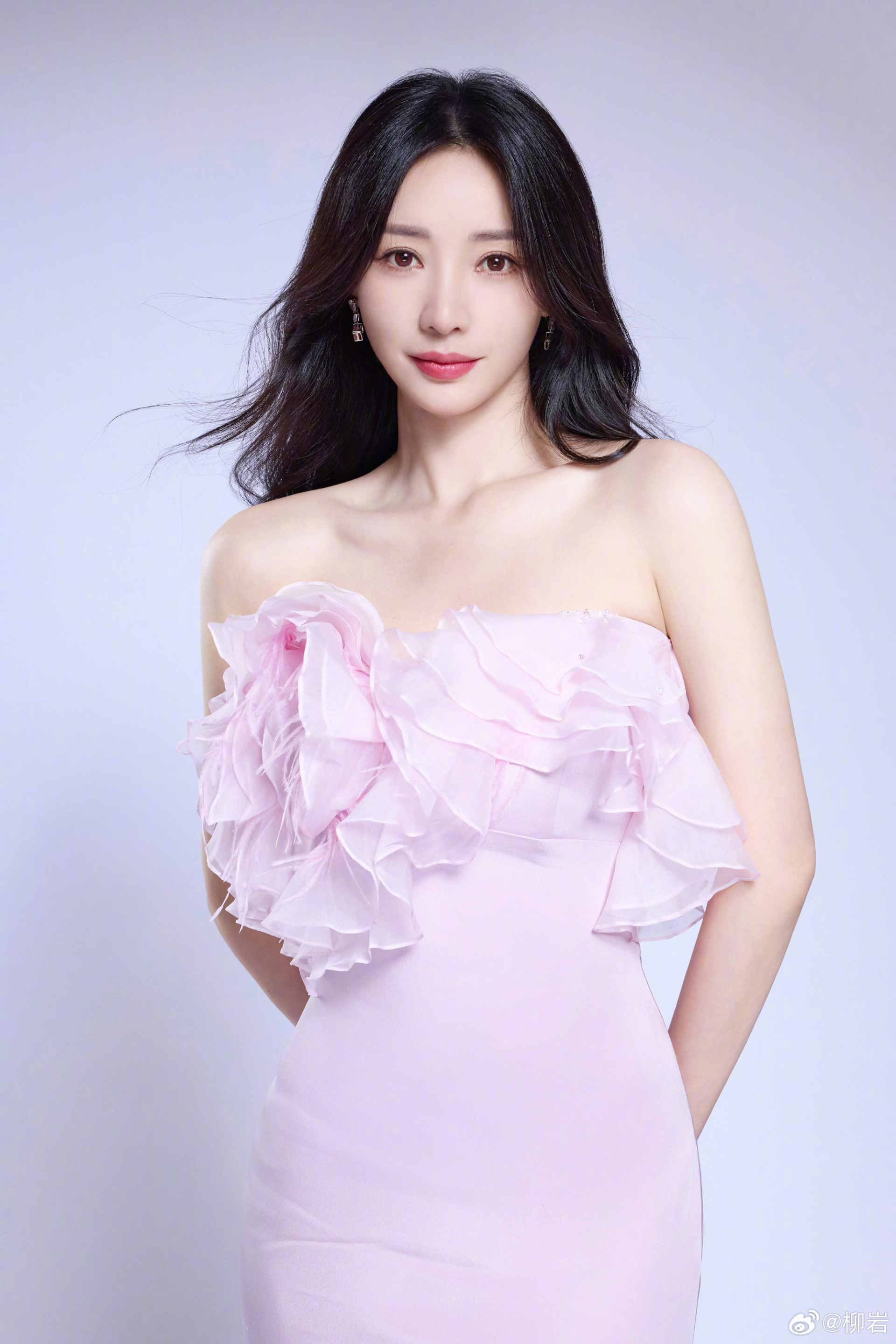 Liễu Nham biến mất 9 th&aacute;ng qua v&agrave; nghi vấn mang thai g&acirc;y x&ocirc;n xao showbiz 2026 - Ảnh 1.