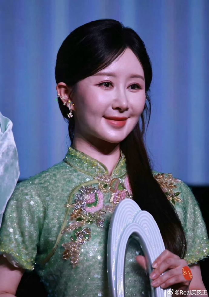 Thư Sướng trở lại: Đối thủ của Lưu Diệc Phi g&acirc;y bất ngờ với Vẻ ng&ograve;ai hiện tại - Ảnh 3.