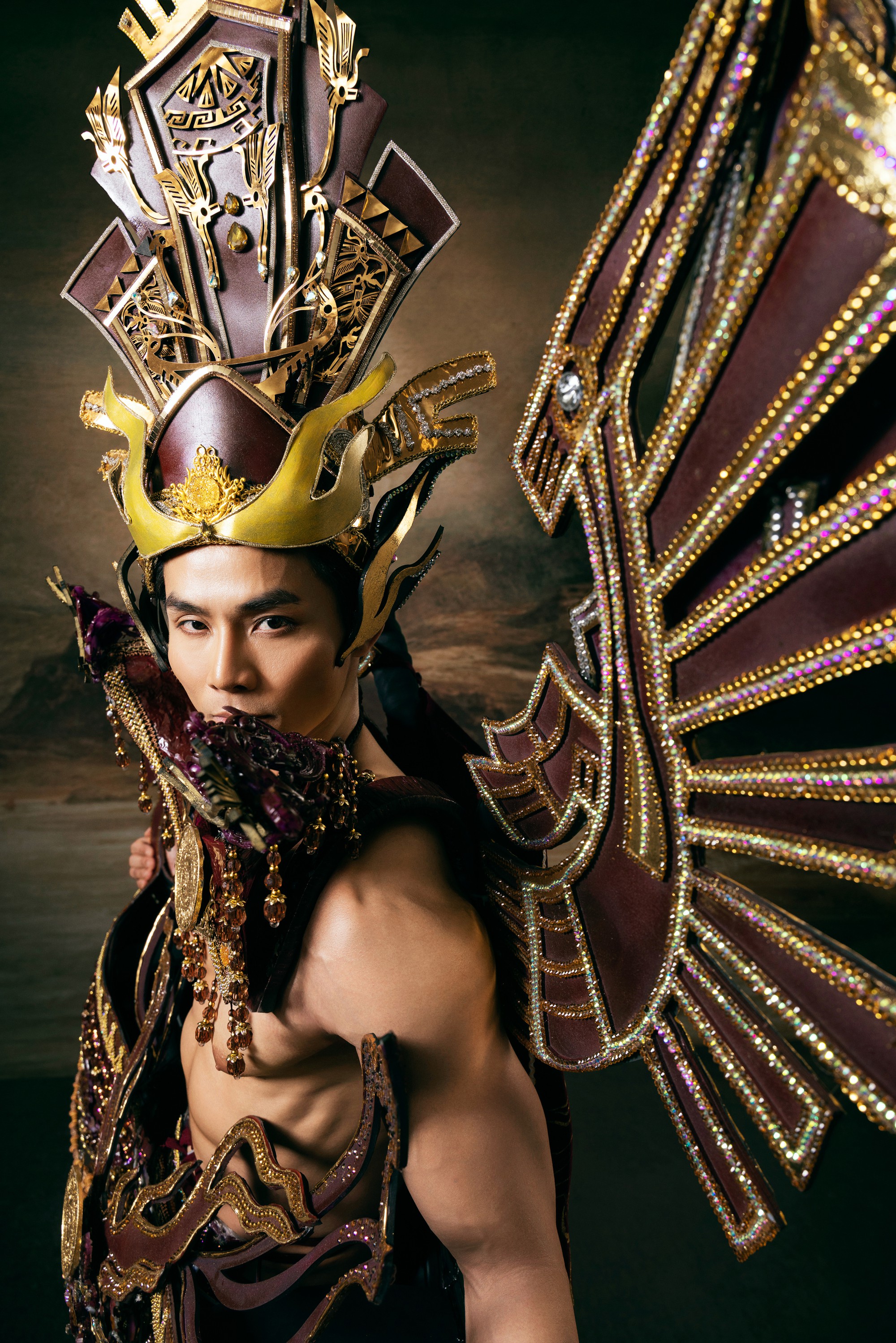 Nguyễn Vũ Linh mang "Hồn thiêng Âu Lạc" đến Mister International 2026 - Ảnh 5. Nguyễn Vũ Linh mang "Hồn thiêng Âu Lạc" đến Mister International 2026 - Ảnh 5.