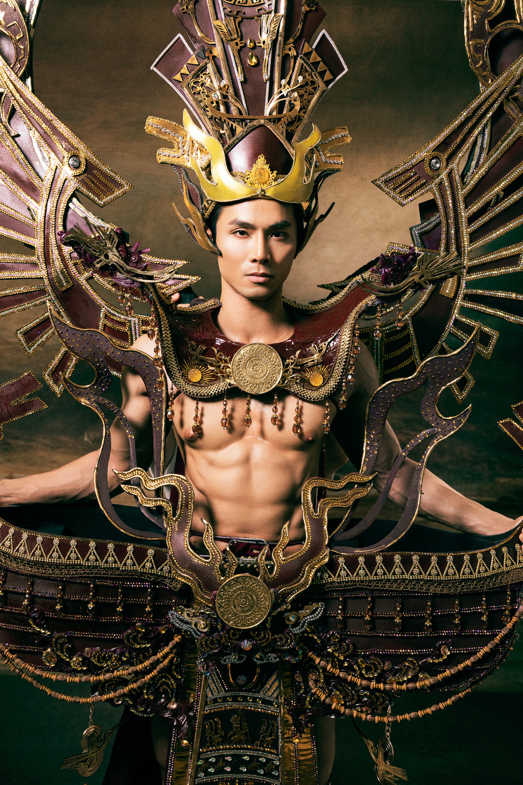 Nguyễn Vũ Linh mang "Hồn thiêng Âu Lạc" đến Mister International 2026 - Ảnh 3. Nguyễn Vũ Linh mang "Hồn thiêng Âu Lạc" đến Mister International 2026 - Ảnh 3.