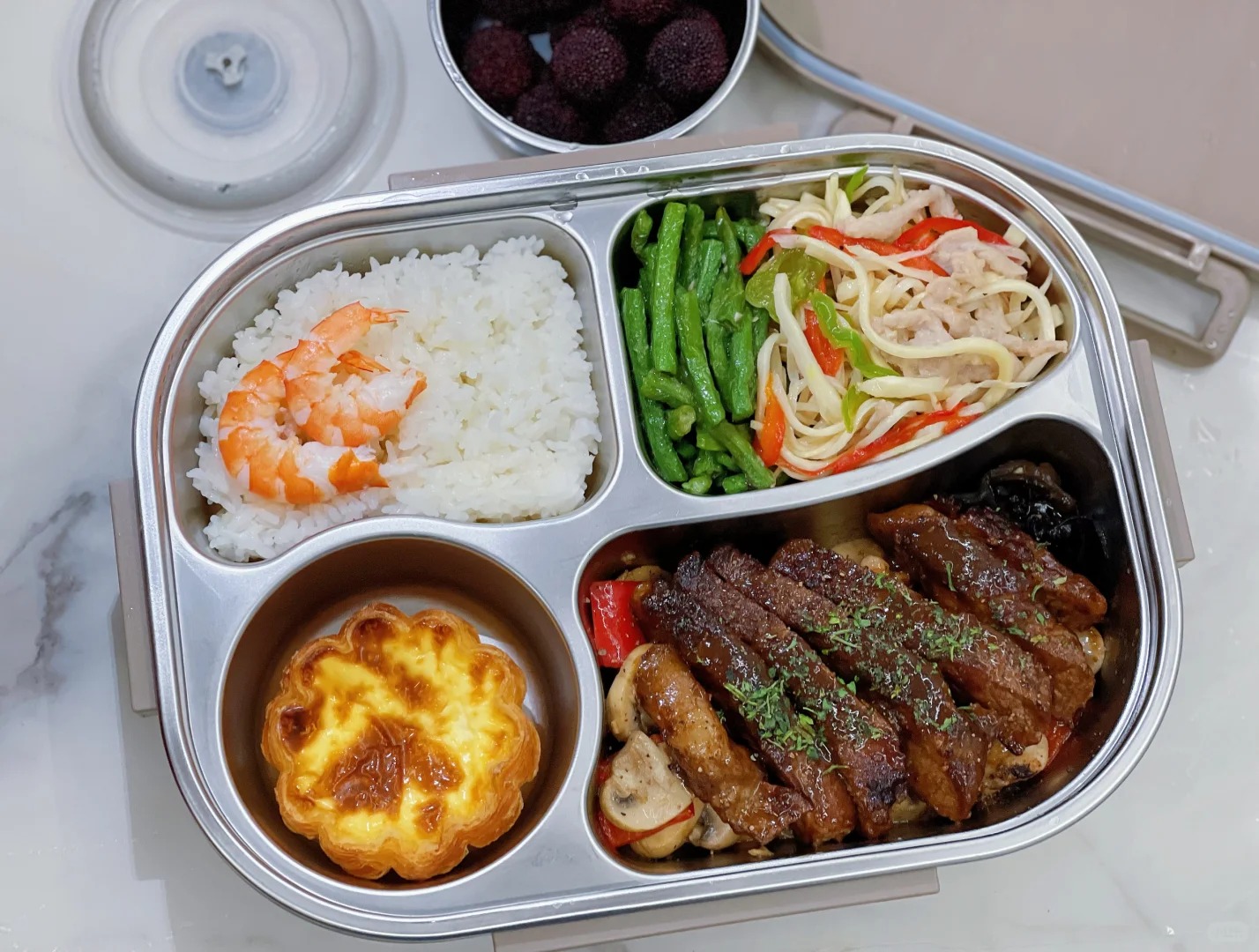 Hộp cơm của bà mẹ cho con trai cấp 2: Sự quan tâm yêu thương trong từng bữa ăn - Ảnh 2. Hộp cơm của bà mẹ cho con trai cấp 2: Sự quan tâm yêu thương trong từng bữa ăn - Ảnh 2.