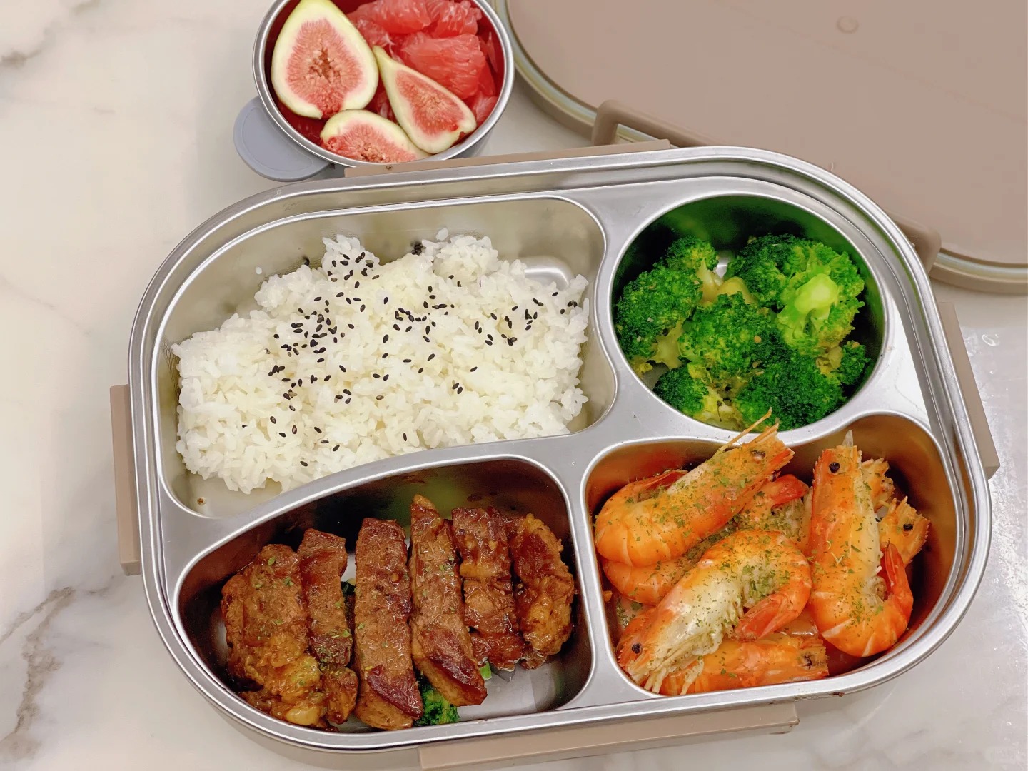 Hộp cơm của bà mẹ cho con trai cấp 2: Sự quan tâm yêu thương trong từng bữa ăn - Ảnh 3. Hộp cơm của bà mẹ cho con trai cấp 2: Sự quan tâm yêu thương trong từng bữa ăn - Ảnh 3.