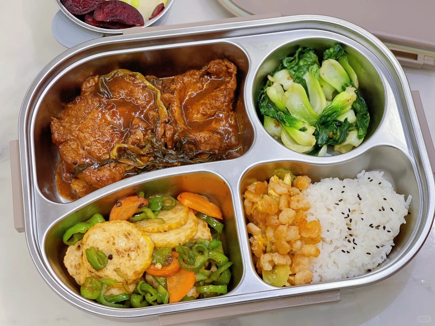 Hộp cơm của bà mẹ cho con trai cấp 2: Sự quan tâm yêu thương trong từng bữa ăn - Ảnh 5. Hộp cơm của bà mẹ cho con trai cấp 2: Sự quan tâm yêu thương trong từng bữa ăn - Ảnh 5.