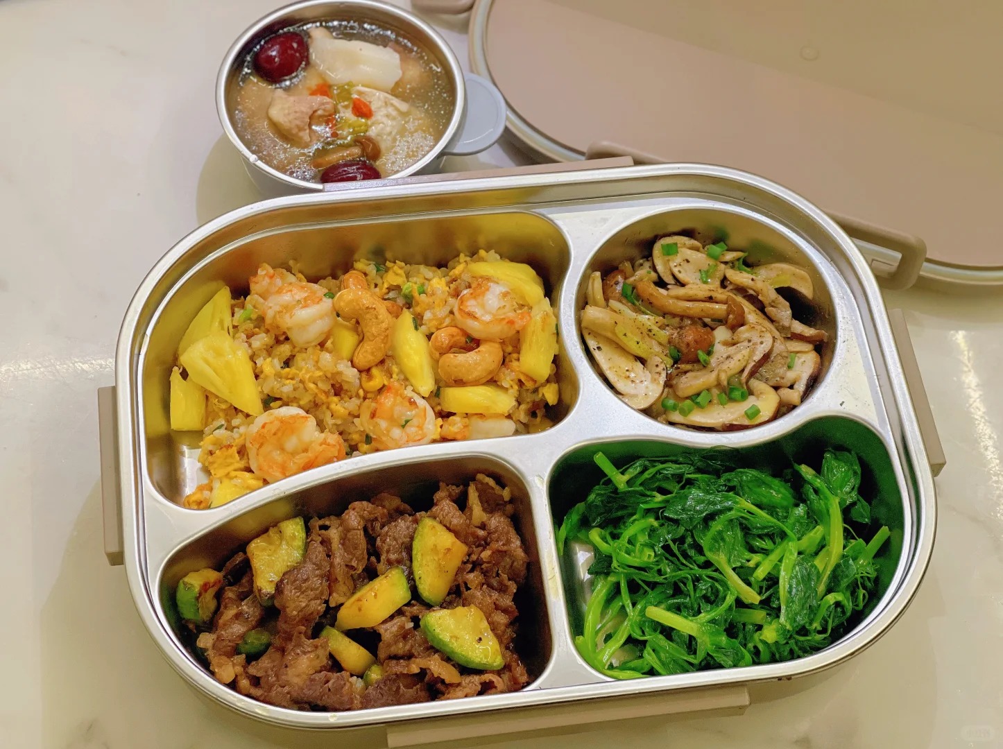 Hộp cơm của bà mẹ cho con trai cấp 2: Sự quan tâm yêu thương trong từng bữa ăn - Ảnh 6. Hộp cơm của bà mẹ cho con trai cấp 2: Sự quan tâm yêu thương trong từng bữa ăn - Ảnh 6.