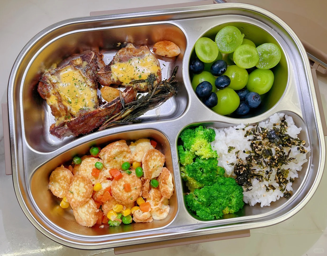 Hộp cơm của bà mẹ cho con trai cấp 2: Sự quan tâm yêu thương trong từng bữa ăn - Ảnh 7. Hộp cơm của bà mẹ cho con trai cấp 2: Sự quan tâm yêu thương trong từng bữa ăn - Ảnh 7.