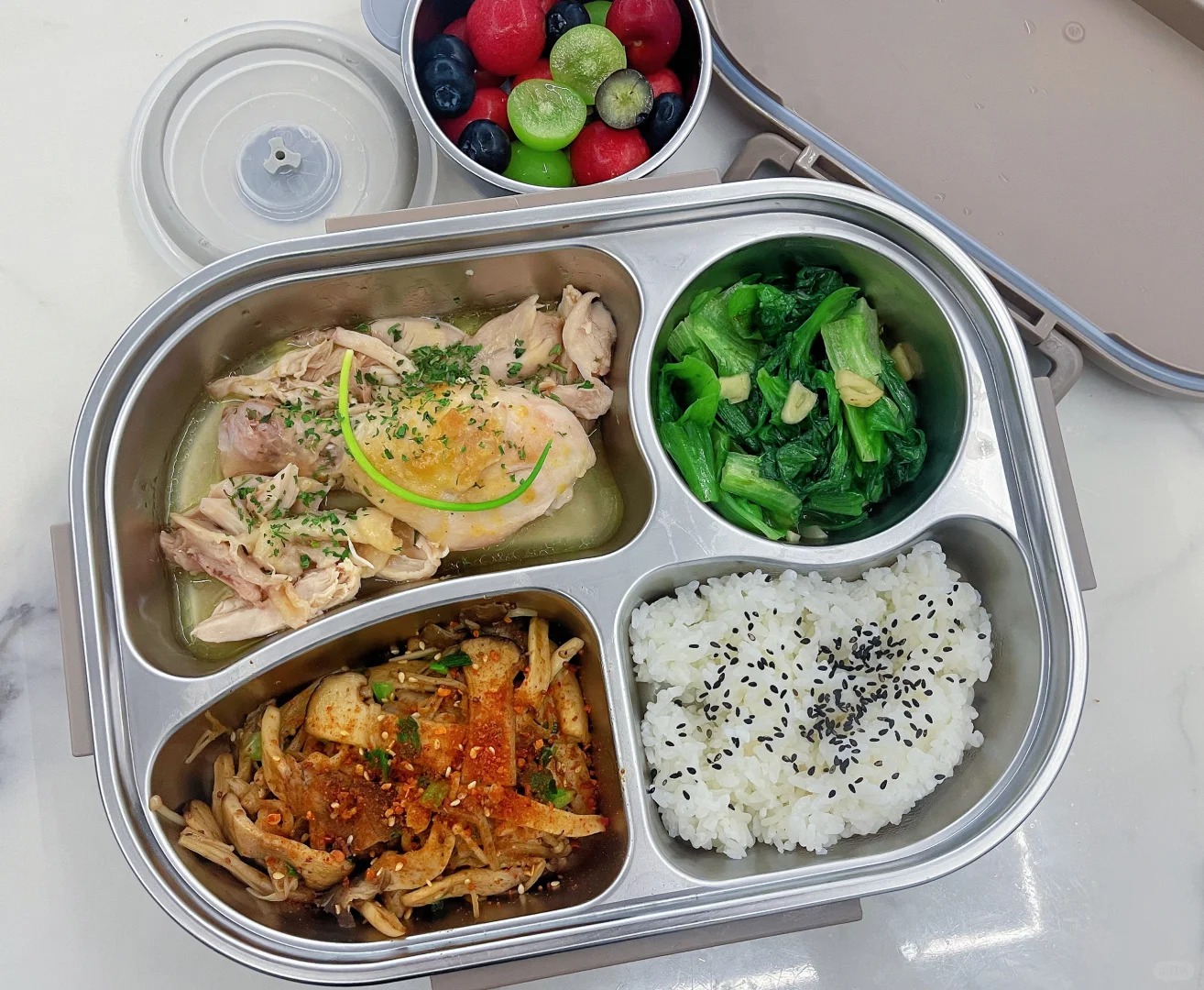 Hộp cơm của bà mẹ cho con trai cấp 2: Sự quan tâm yêu thương trong từng bữa ăn - Ảnh 16. Hộp cơm của bà mẹ cho con trai cấp 2: Sự quan tâm yêu thương trong từng bữa ăn - Ảnh 16.