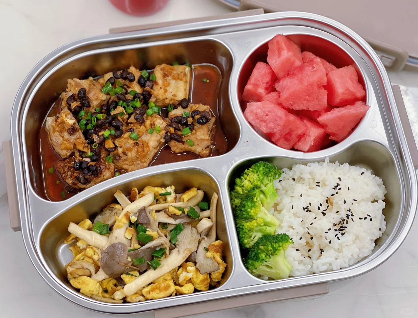 Hộp cơm của bà mẹ cho con trai cấp 2: Sự quan tâm yêu thương trong từng bữa ăn - Ảnh 11. Hộp cơm của bà mẹ cho con trai cấp 2: Sự quan tâm yêu thương trong từng bữa ăn - Ảnh 11.