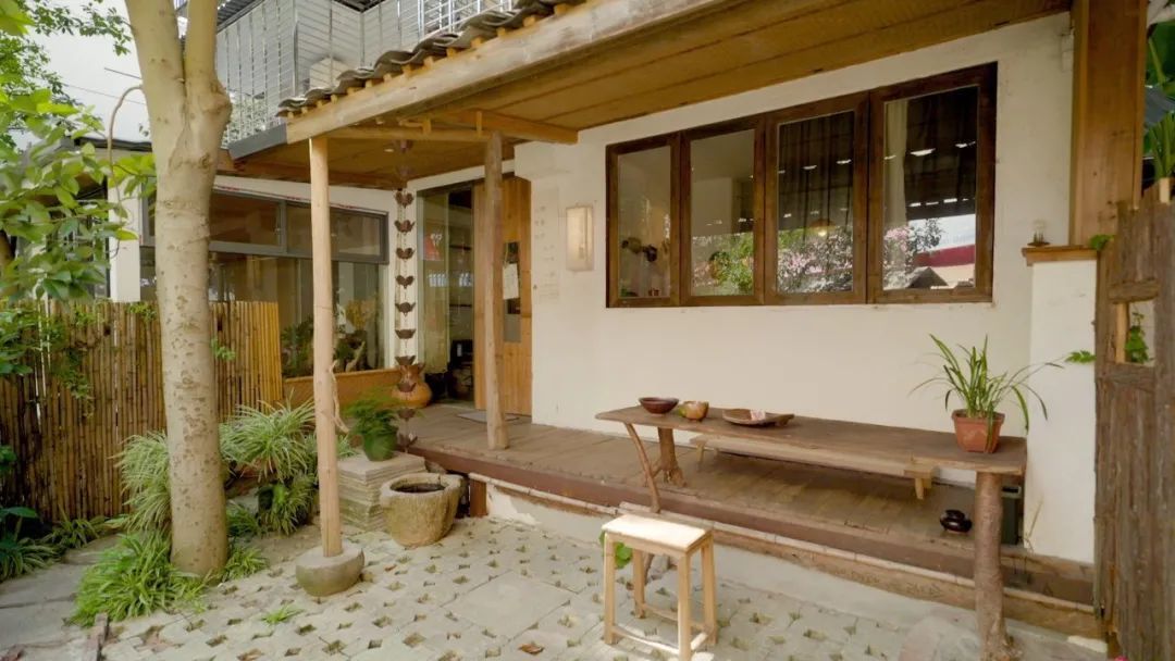 Cải tạo căn hộ 45 m² thành nơi lý tưởng không điều hòa và đồ cũ vẫn đẹp - Ảnh 1. Cải tạo căn hộ 45 m² thành nơi lý tưởng không điều hòa và đồ cũ vẫn đẹp - Ảnh 1.