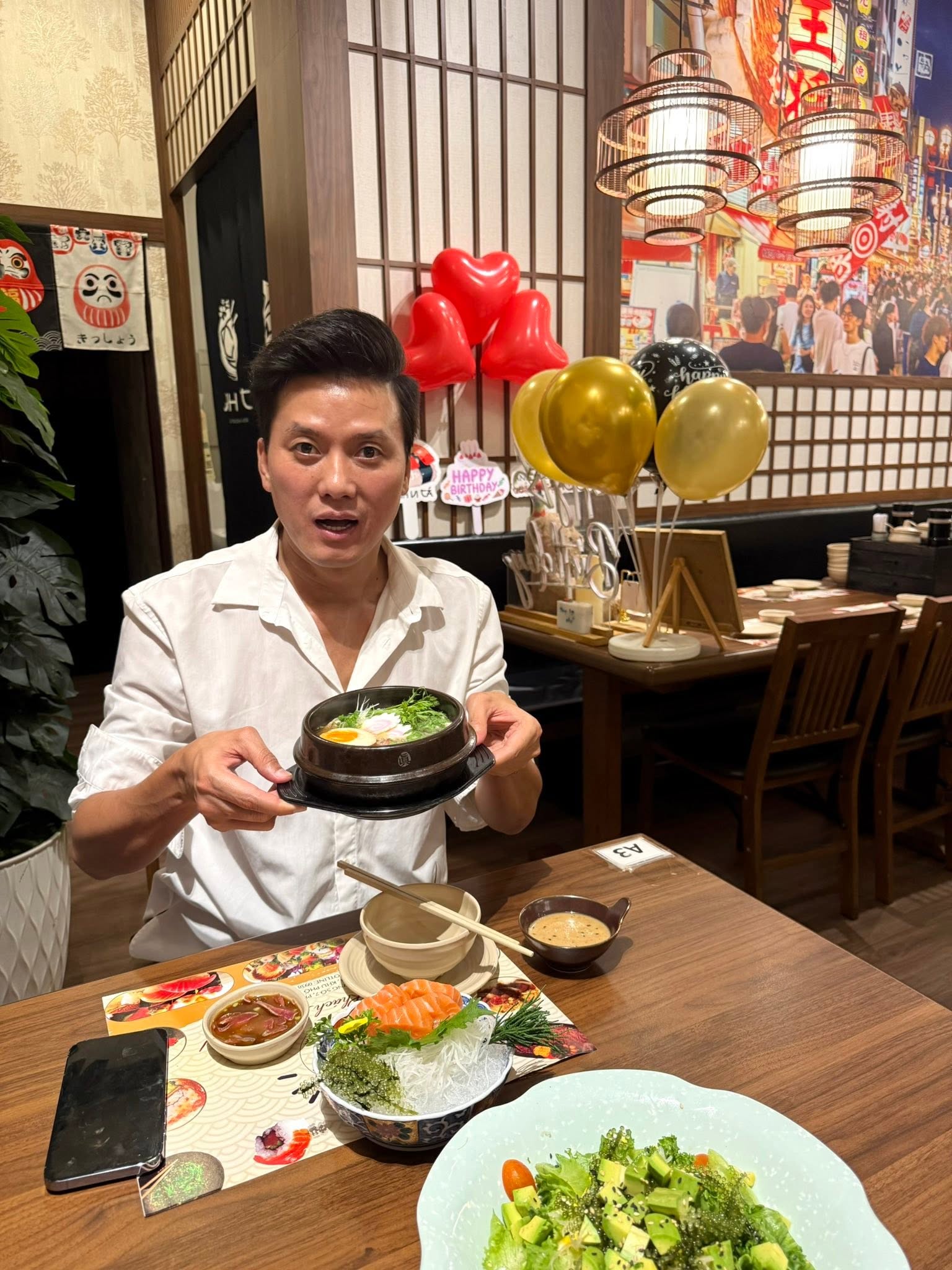 Qu&aacute;ch Ngọc Tuy&ecirc;n mở qu&aacute;n sushi tại TP . HCM v&agrave; h&agrave;nh tr&igrave;nh nghệ thuật đầy ấn tượng - Ảnh 3.