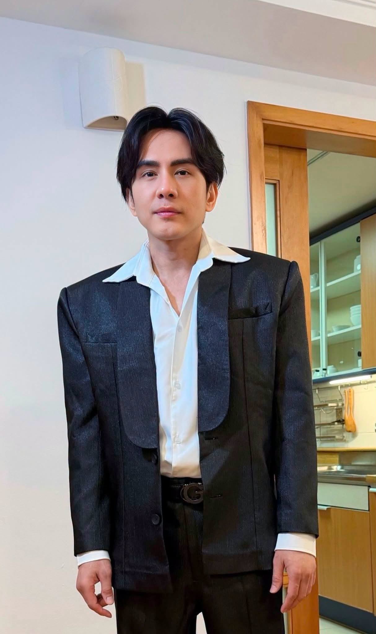 Đan Trường bất ngờ với diện mạo bạch kim chất chơi chưa từng thấy trong năm 2026 - Ảnh 2.