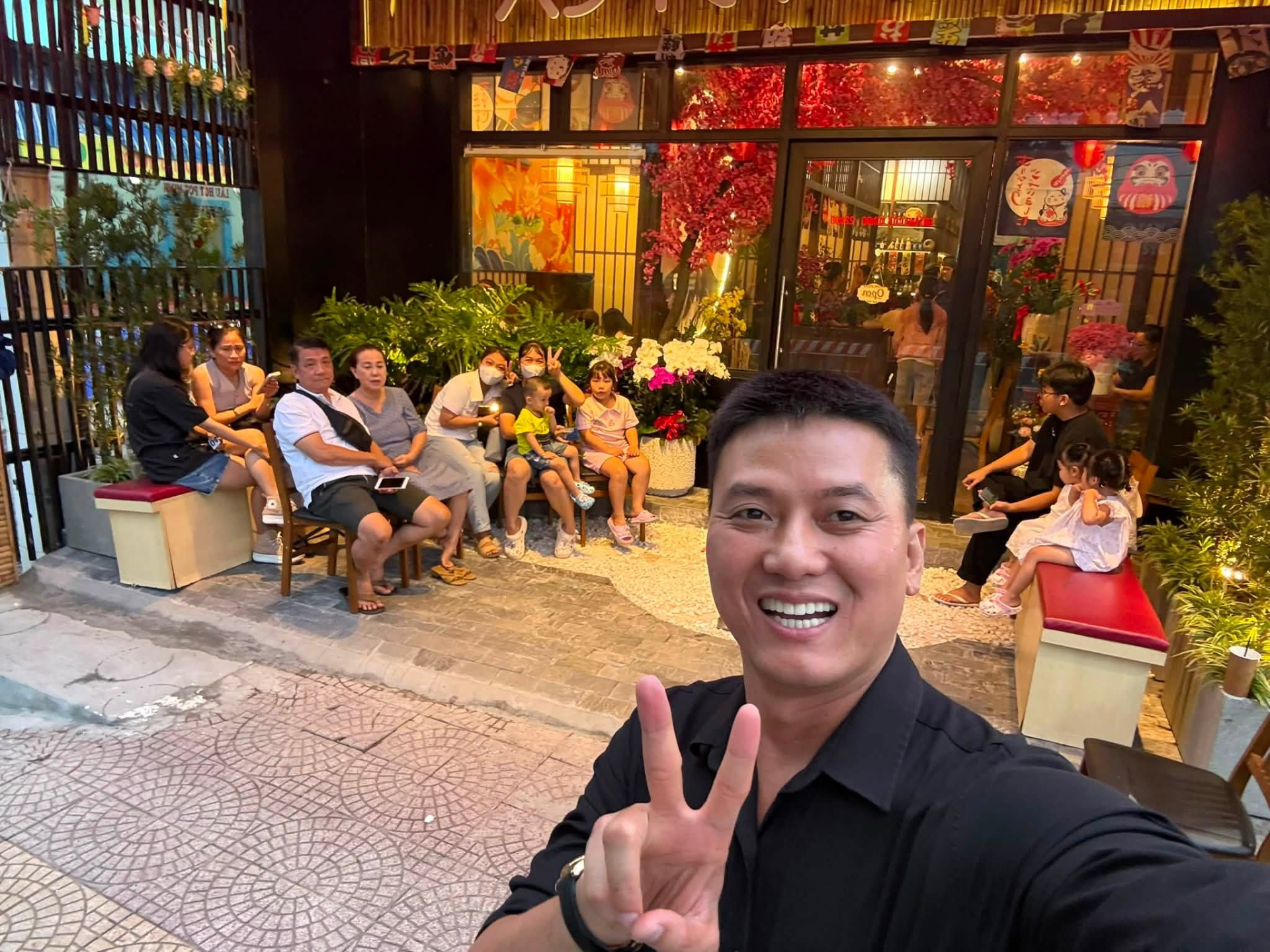 Qu&aacute;ch Ngọc Tuy&ecirc;n mở qu&aacute;n sushi tại TP . HCM v&agrave; h&agrave;nh tr&igrave;nh nghệ thuật đầy ấn tượng - Ảnh 2.