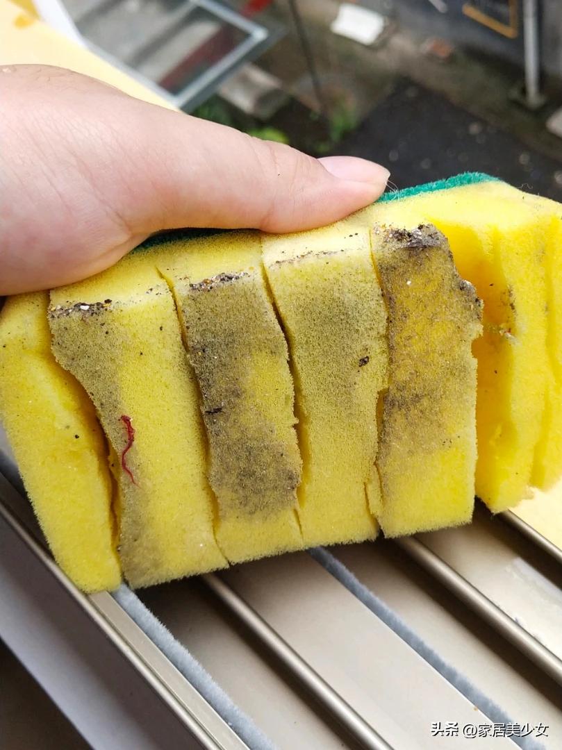 T&ocirc;i từng mất cả buổi dọn nh&agrave;, mẹ chồng chỉ cần v&agrave;i mẹo nhỏ: 7 c&aacute;ch l&agrave;m khiến việc nh&agrave; nhẹ đi một nửa - Ảnh 2.