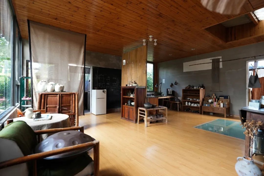 Cải tạo căn hộ 45 m² thành nơi lý tưởng không điều hòa và đồ cũ vẫn đẹp - Ảnh 12. Cải tạo căn hộ 45 m² thành nơi lý tưởng không điều hòa và đồ cũ vẫn đẹp - Ảnh 12.