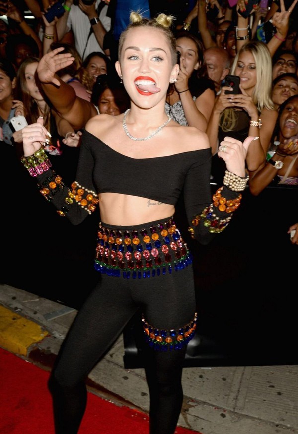 Miley Cyrus từ chối tour diễn thế giới để duy tr&igrave; cuộc sống tỉnh t&aacute;o v&agrave; hạnh ph&uacute;c - Ảnh 5.