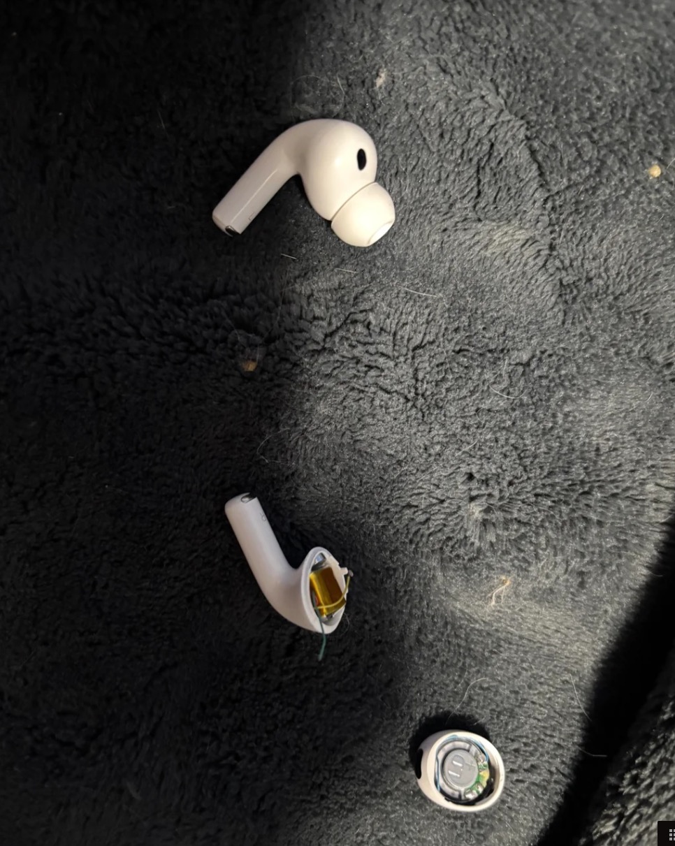 Phát hiện AirPods Pro 3 giả sau khi tai nghe hỏng , người dùng sốc khi biết sự thật - Ảnh 2. Phát hiện AirPods Pro 3 giả sau khi tai nghe hỏng , người dùng sốc khi biết sự thật - Ảnh 2.