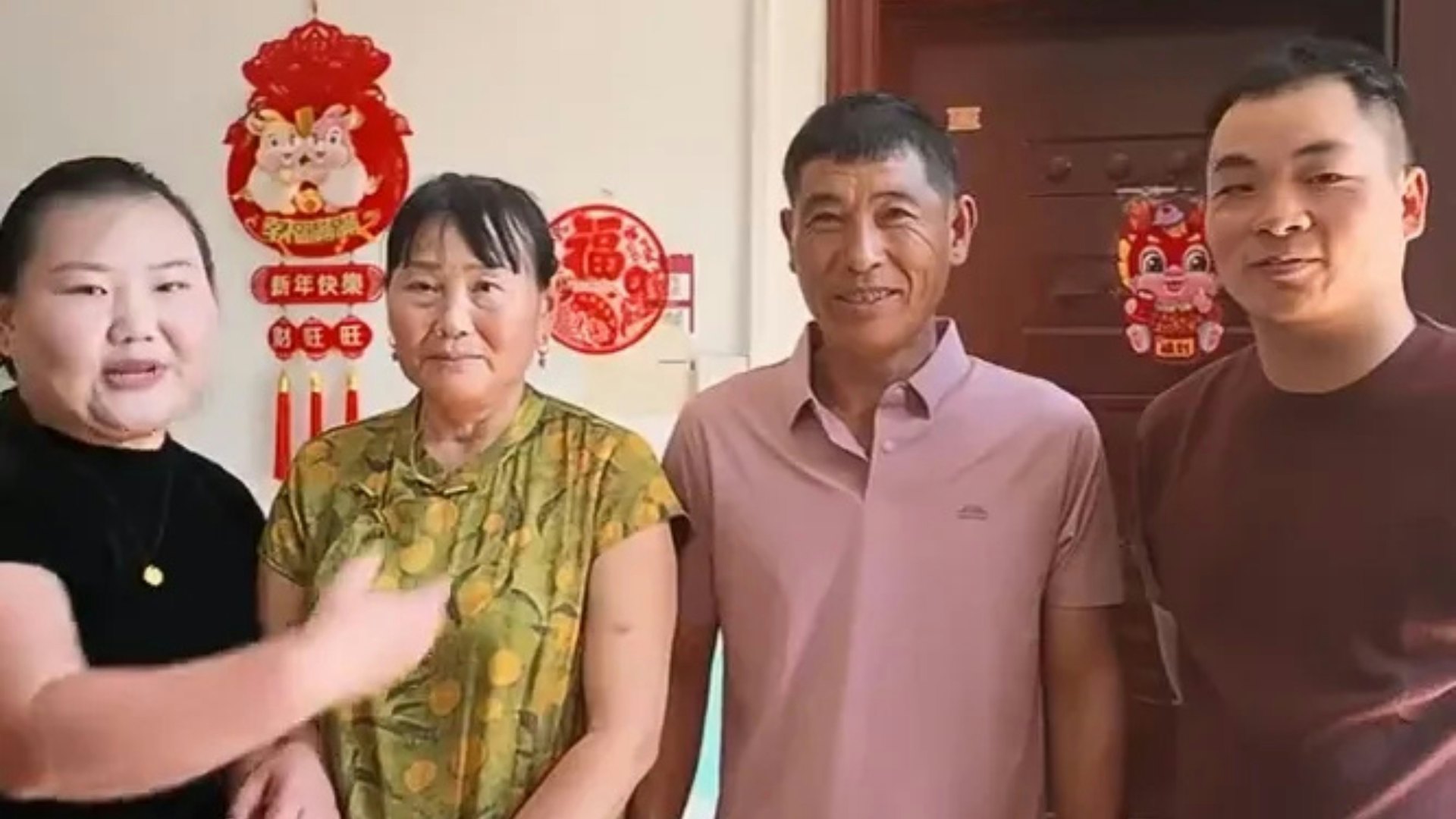 Người phụ nữ mai mối cho mẹ đẻ t&aacute;i h&ocirc;n với bố chồng - Ảnh 2.