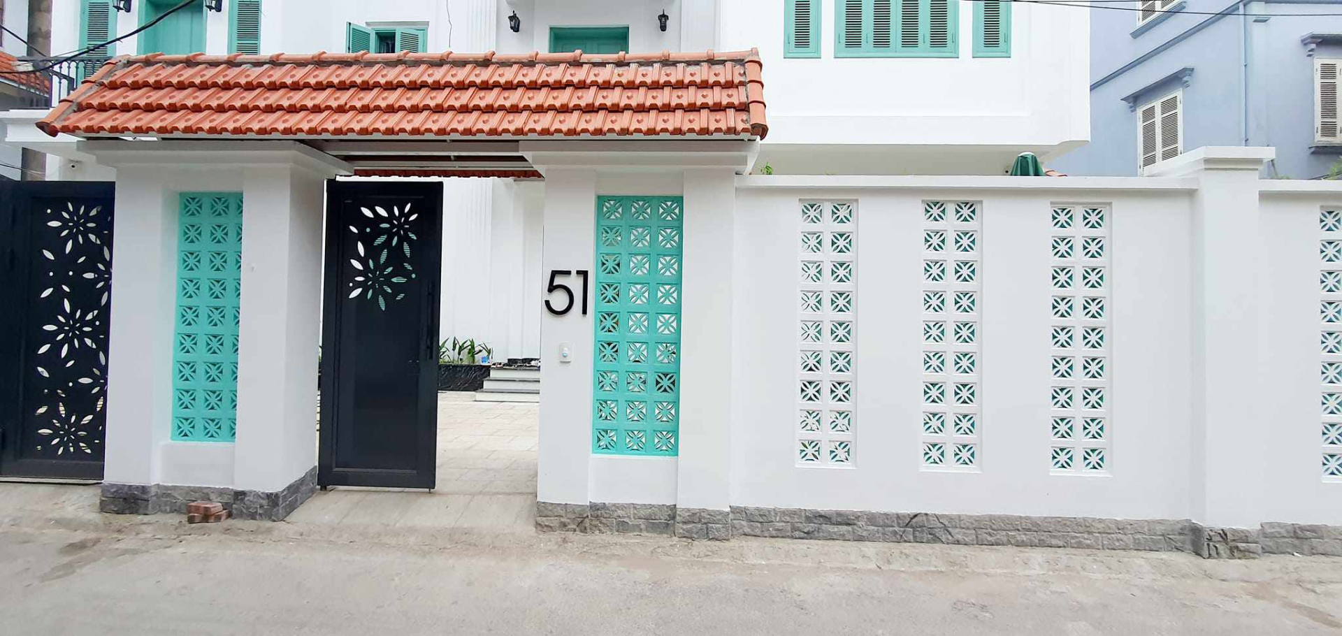 Biệt thự ấn tượng của Việt Khu&ecirc; với s&acirc;n vườn rộng v&agrave; kh&ocirc;ng gian dạy To&aacute;n đặc biệt - Ảnh 3.