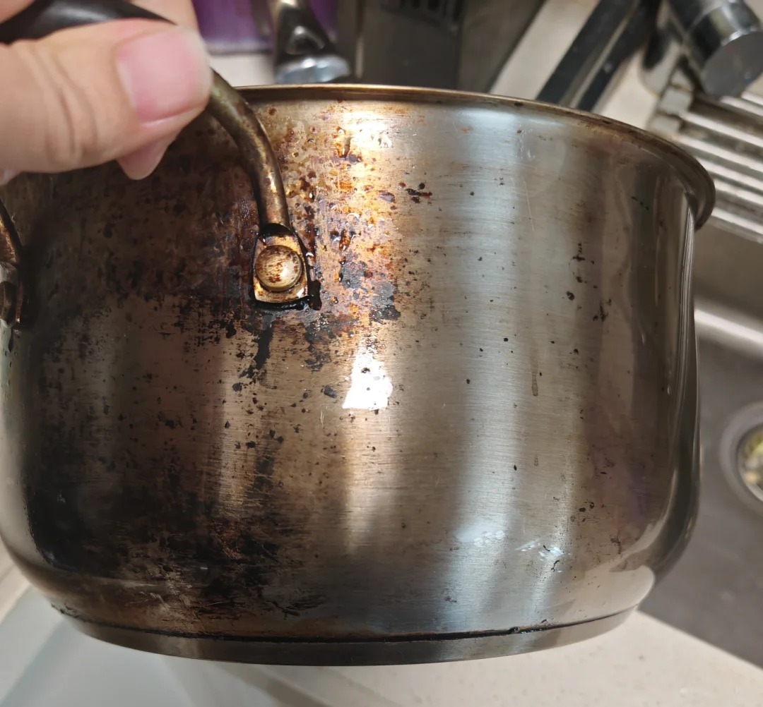 B&iacute; quyết l&agrave;m sạch nồi inox 20 năm vẫn s&aacute;ng b&oacute;ng như mới - Ảnh 1.