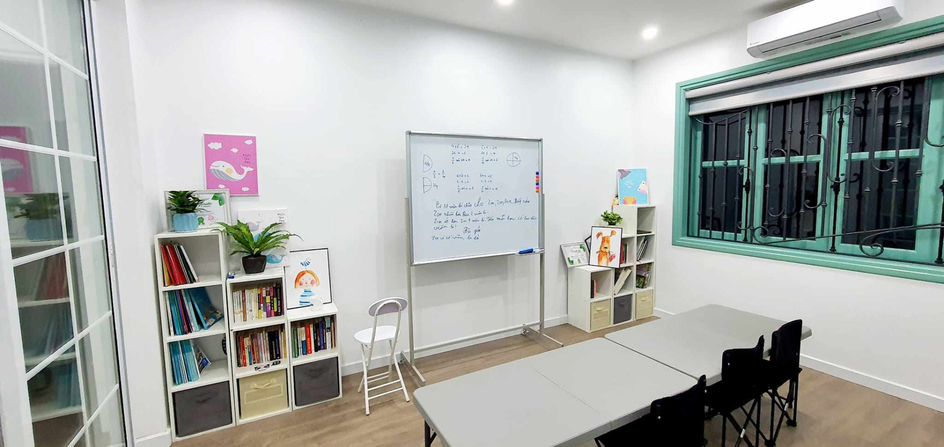 Biệt thự ấn tượng của Việt Khu&ecirc; với s&acirc;n vườn rộng v&agrave; kh&ocirc;ng gian dạy To&aacute;n đặc biệt - Ảnh 7.