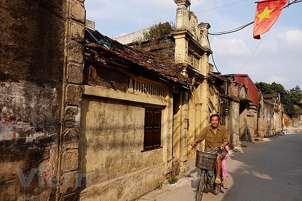 Phát hiện ngôi làng hơn 500 năm tuổi cách Hà Nội 40 km, có gần 50 biệt thự đẹp như một góc châu Âu - Ảnh 5.