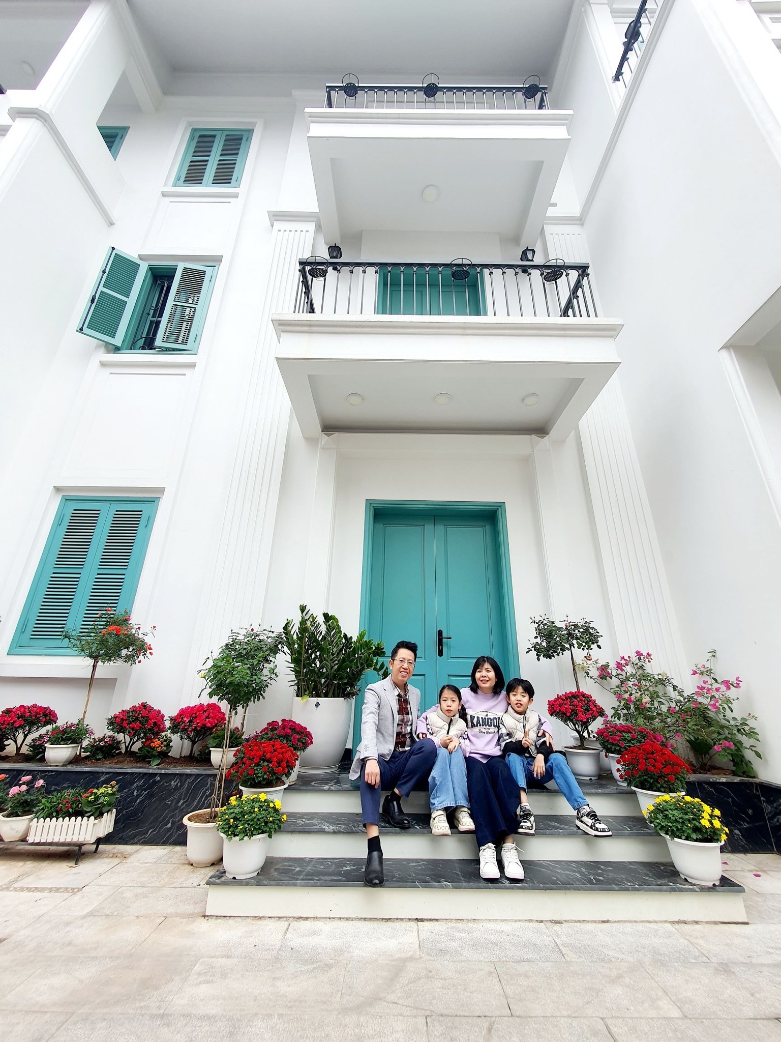 Biệt thự ấn tượng của Việt Khu&ecirc; với s&acirc;n vườn rộng v&agrave; kh&ocirc;ng gian dạy To&aacute;n đặc biệt - Ảnh 2.