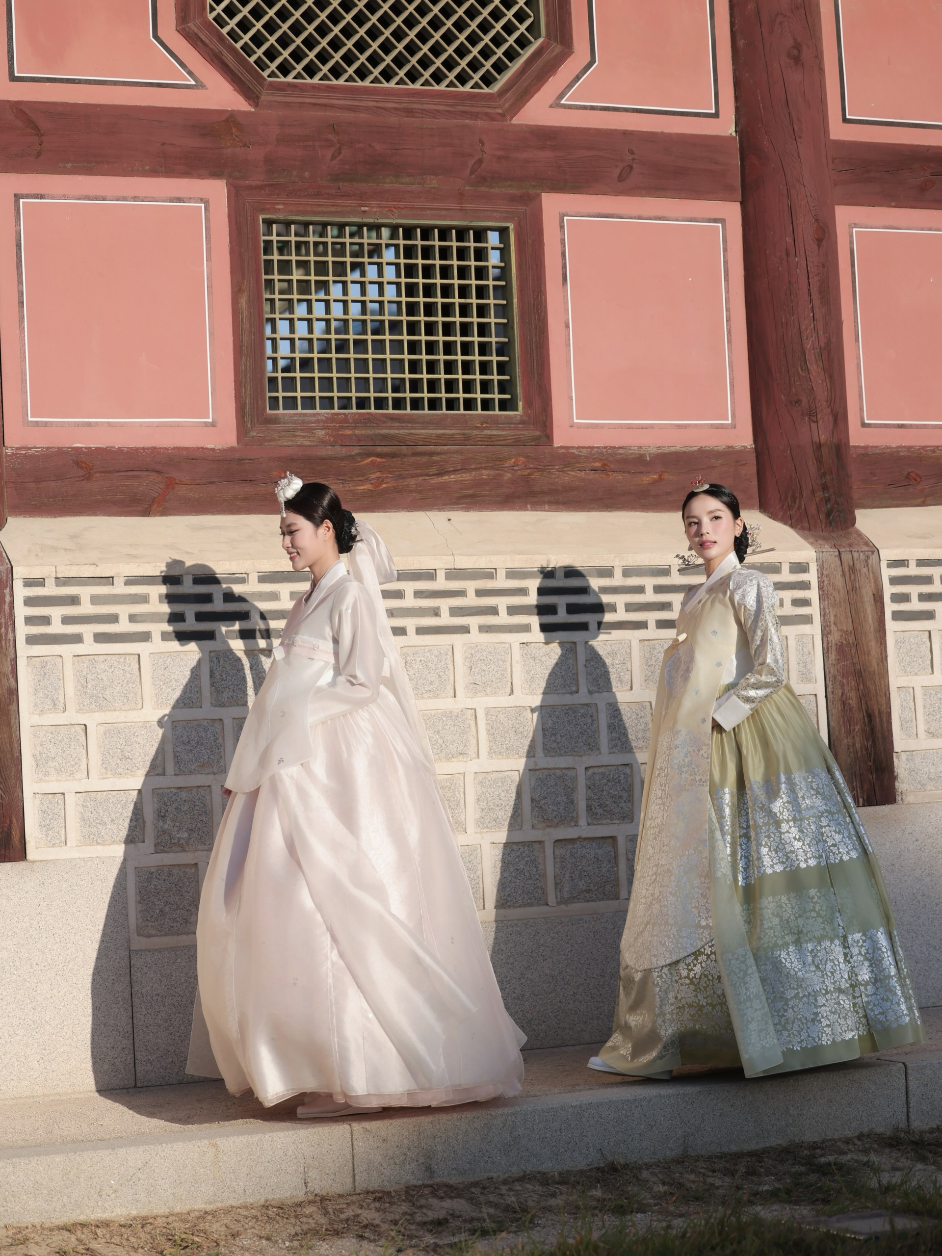 Kỳ Duy&ecirc;n v&agrave; Thi&ecirc;n &Acirc;n chụp ảnh cưới l&atilde;ng mạn tại Seoul trong trang phục Hanbok - Ảnh 3.