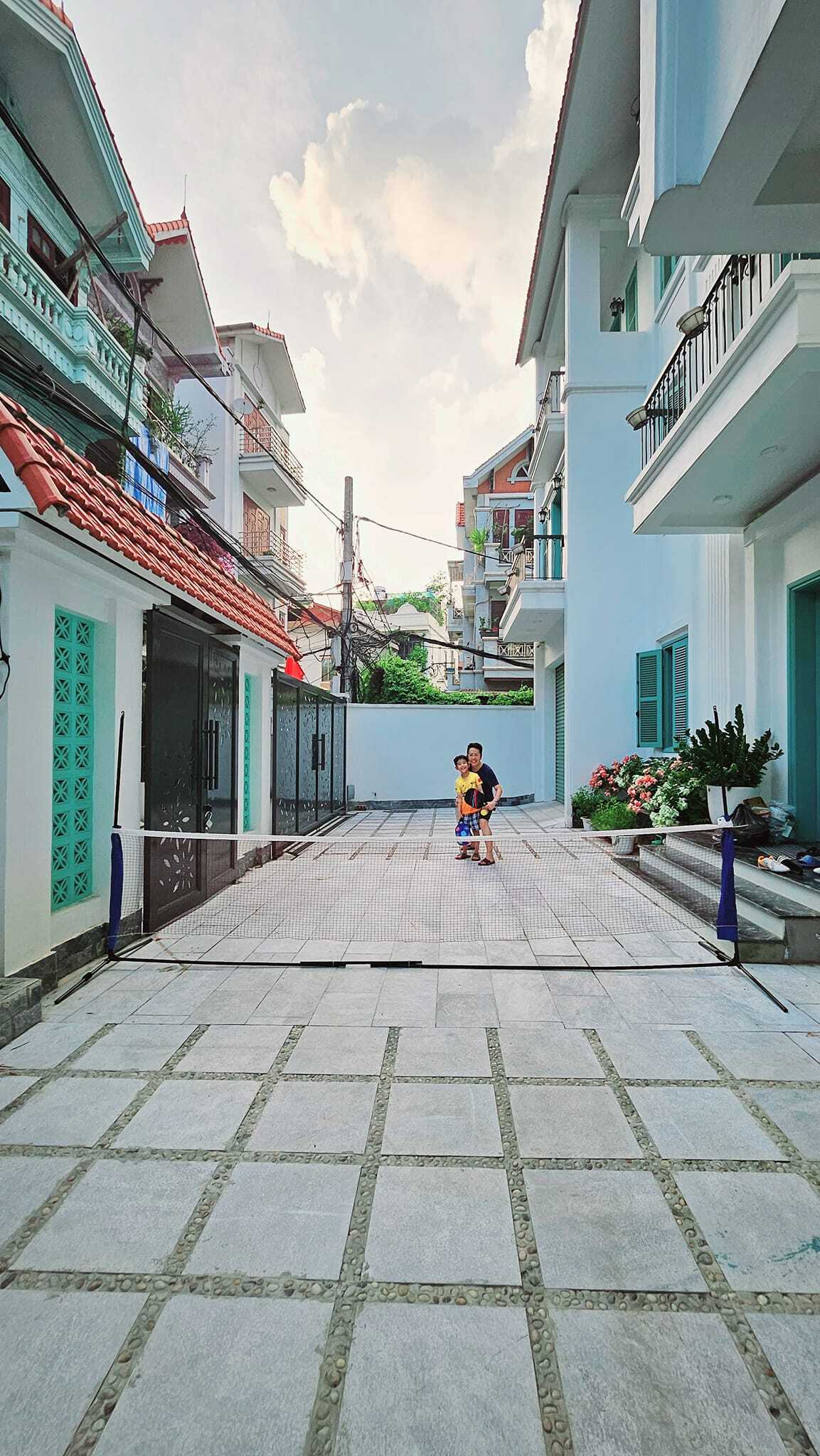 Biệt thự ấn tượng của Việt Khu&ecirc; với s&acirc;n vườn rộng v&agrave; kh&ocirc;ng gian dạy To&aacute;n đặc biệt - Ảnh 5.