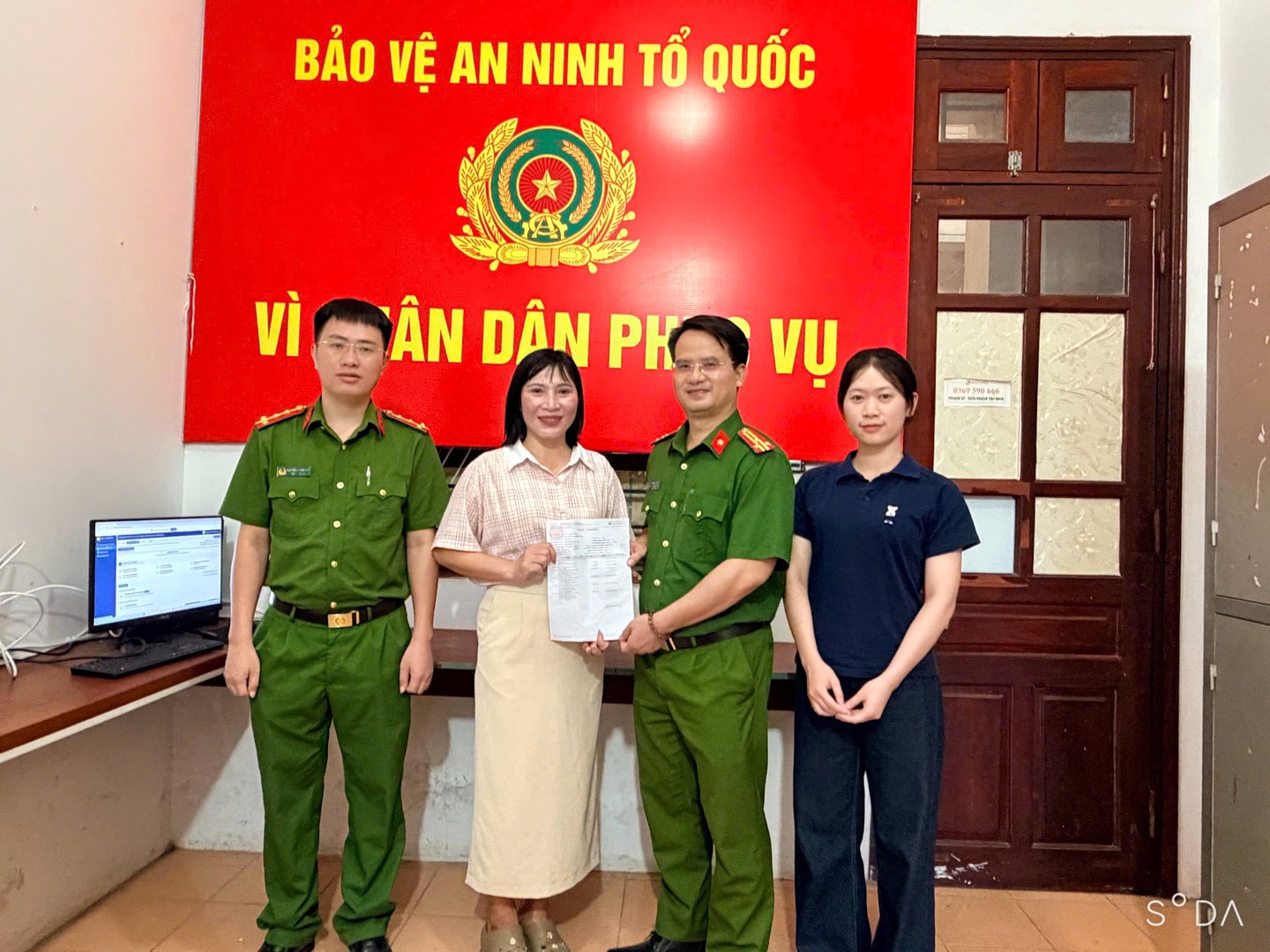 C&ocirc;ng an điều tra giao dịch chuyển khoản 1,62 tỷ đồng v&agrave;o t&agrave;i khoản nữ gi&aacute;o vi&ecirc;n - Ảnh 1.