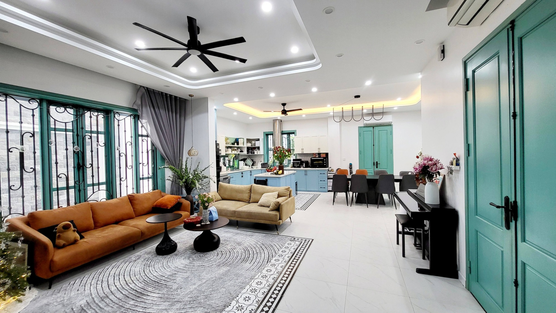 Biệt thự ấn tượng của Việt Khu&ecirc; với s&acirc;n vườn rộng v&agrave; kh&ocirc;ng gian dạy To&aacute;n đặc biệt - Ảnh 6.