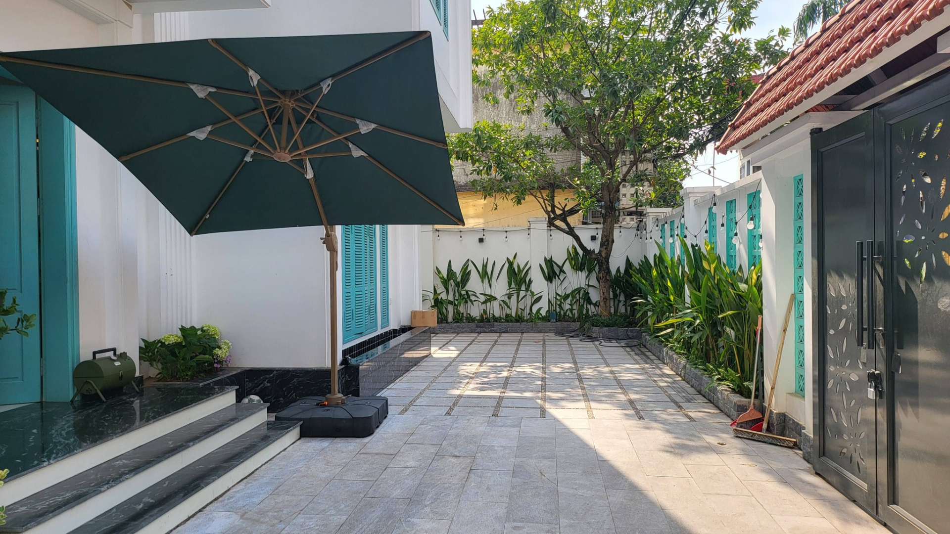 Biệt thự ấn tượng của Việt Khu&ecirc; với s&acirc;n vườn rộng v&agrave; kh&ocirc;ng gian dạy To&aacute;n đặc biệt - Ảnh 4.