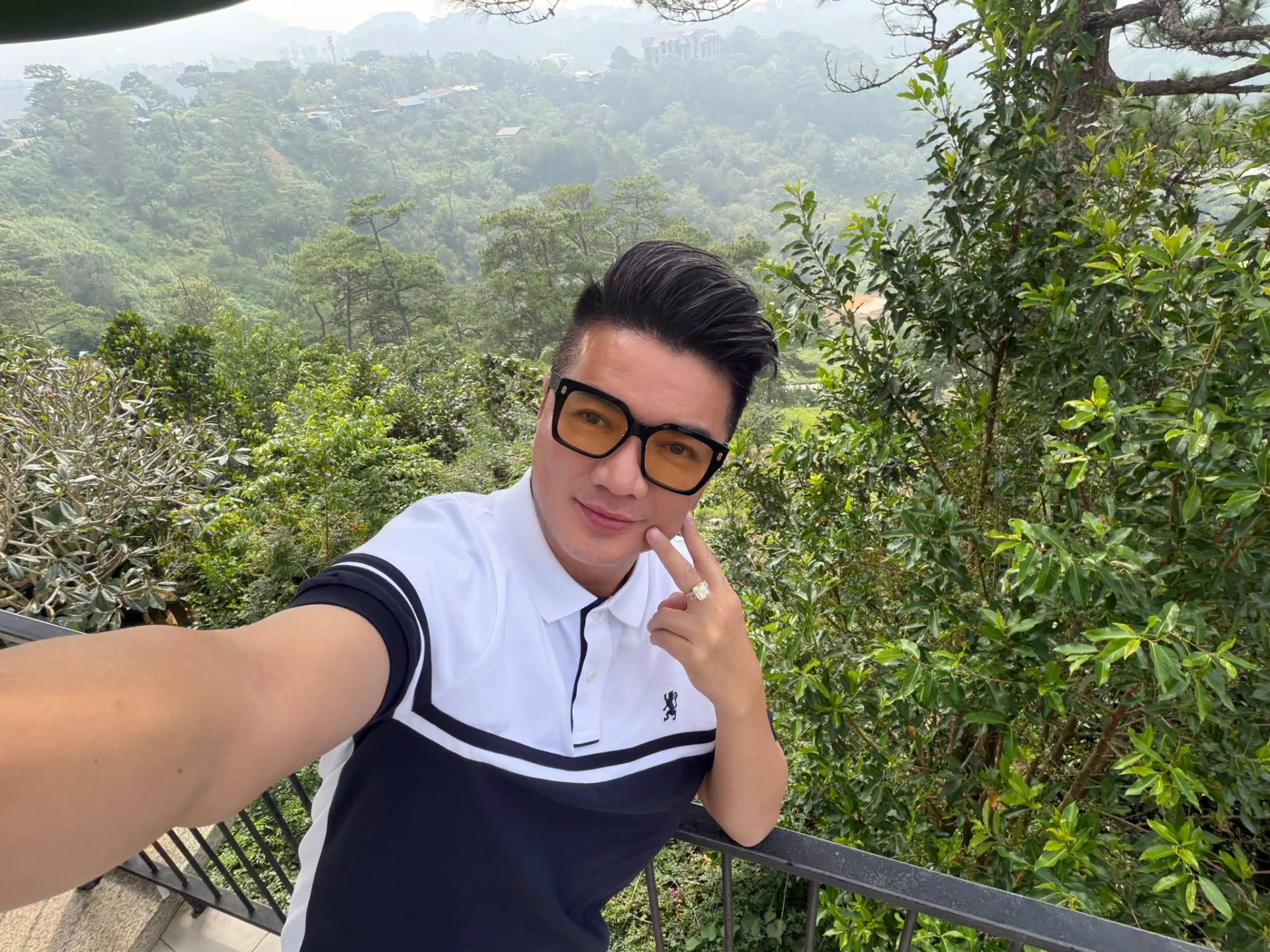 Đ&agrave;m Vĩnh Hưng h&agrave;i hước kể chuyện kh&aacute;n giả lặn lội từ Bắc v&agrave;o gặp m&igrave;nh - Ảnh 2.