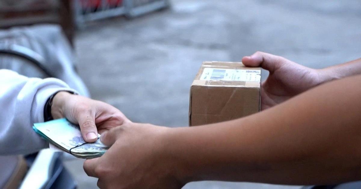 Cảnh b&aacute;o bưu phẩm lừa đảo chứa m&atilde; QR độc hại từ c&ocirc;ng an c&aacute;c tỉnh năm 2026 - Ảnh 1.
