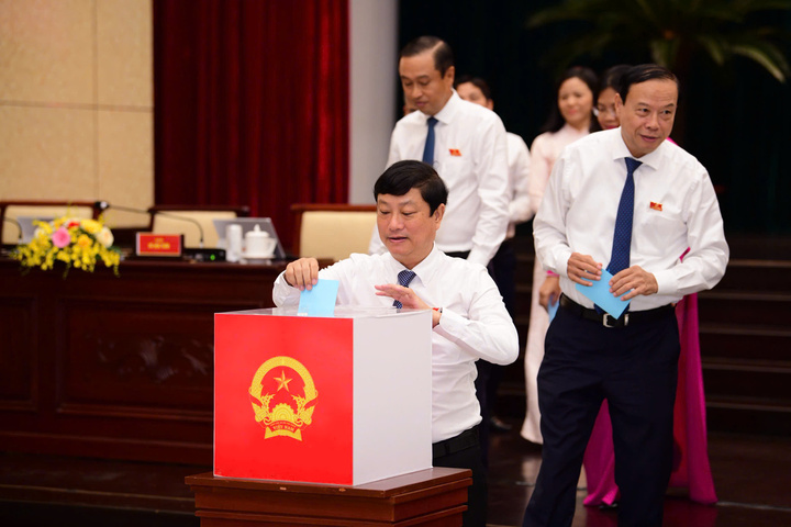 Trương Minh Huy Vũ được bầu l&agrave;m Ph&oacute; Chủ tịch UBND TP . HCM năm 2026 - Ảnh 2.