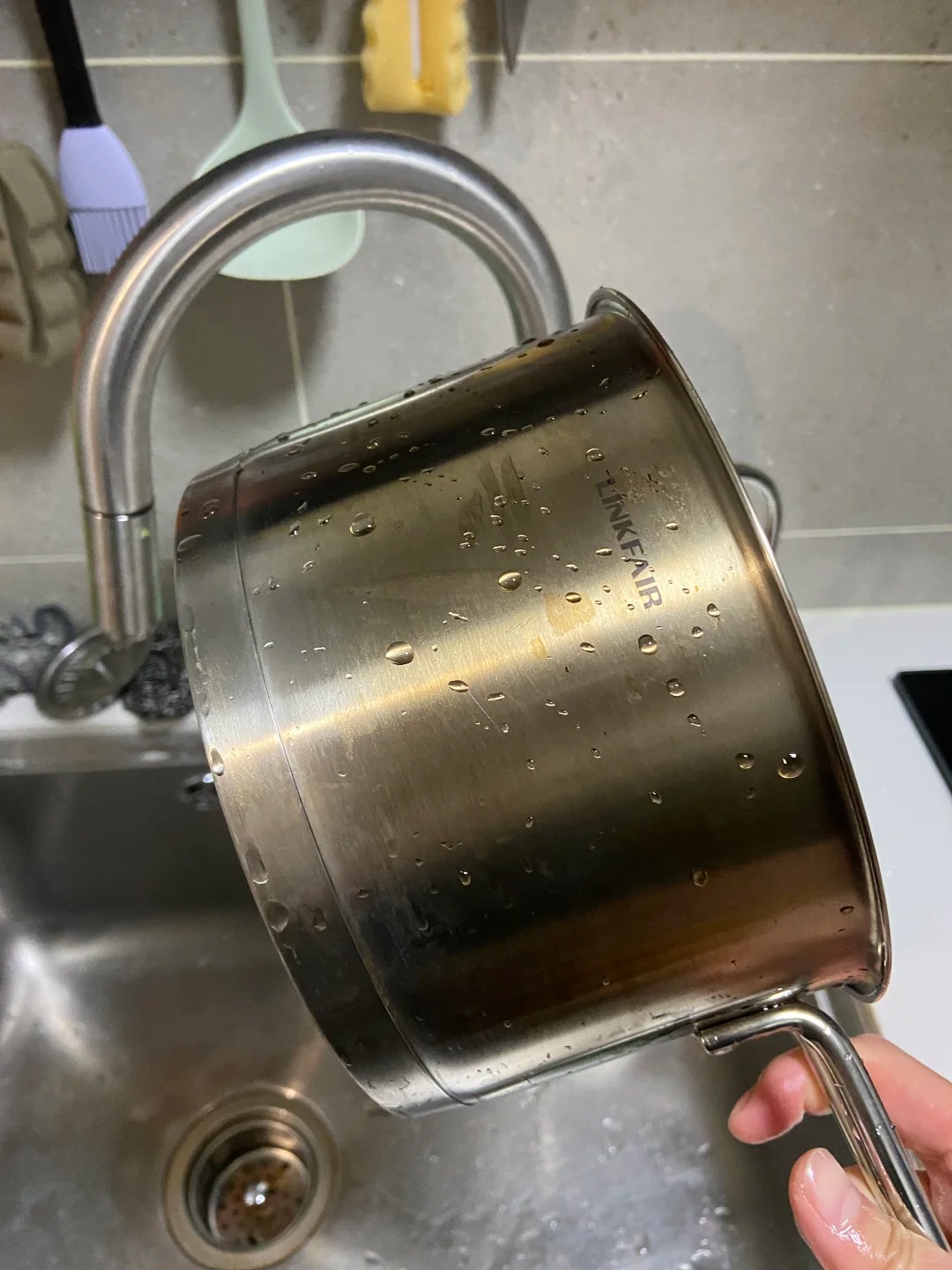 B&iacute; quyết l&agrave;m sạch nồi inox 20 năm vẫn s&aacute;ng b&oacute;ng như mới - Ảnh 4.