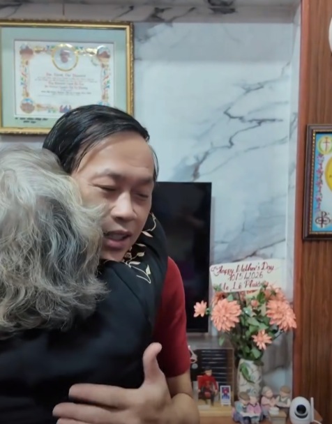 Ho&agrave;i Linh về nh&agrave; mẹ ruột - Ảnh 1.