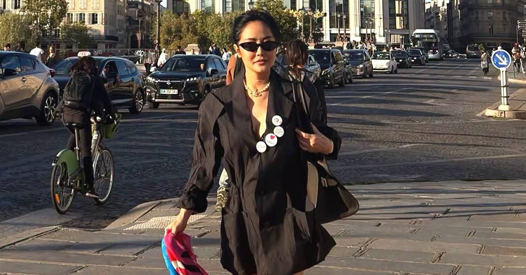 Nữ nghệ sĩ đ&igrave;nh đ&aacute;m U60 sang Ph&aacute;p phải bỏ taxi đi t&agrave;u điện: "Cực sợ lu&ocirc;n, rất sợ" - Ảnh 1.