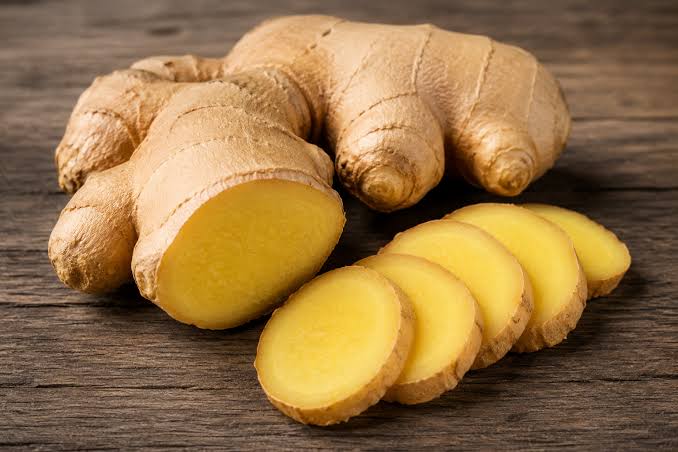 V&igrave; sao n&ecirc;n cho 1 l&aacute;t gừng v&agrave;o chảo trước khi chi&ecirc;n c&aacute;? - Ảnh 1.