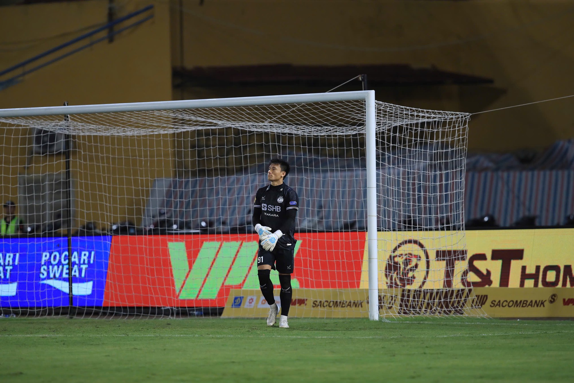 Bùi Tiến Dũng xuất thần cản phá penalty đưa Đà Nẵng vào vòng 16 Cúp Quốc gia 2026 - Ảnh 9. Bùi Tiến Dũng xuất thần cản phá penalty đưa Đà Nẵng vào vòng 16 Cúp Quốc gia 2026 - Ảnh 9.