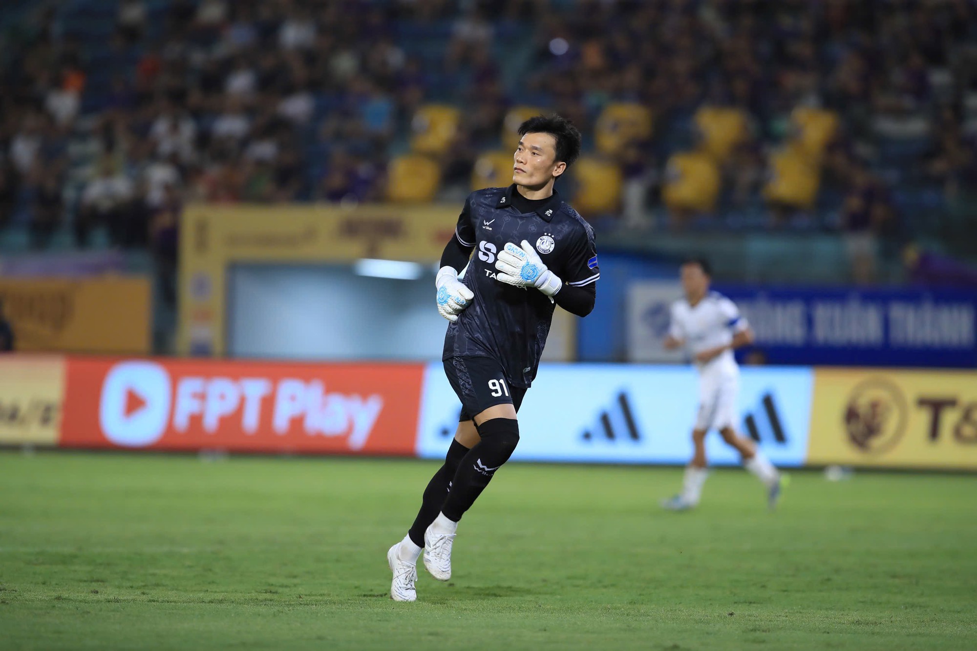 Bùi Tiến Dũng xuất thần cản phá penalty đưa Đà Nẵng vào vòng 16 Cúp Quốc gia 2026 - Ảnh 5. Bùi Tiến Dũng xuất thần cản phá penalty đưa Đà Nẵng vào vòng 16 Cúp Quốc gia 2026 - Ảnh 5.