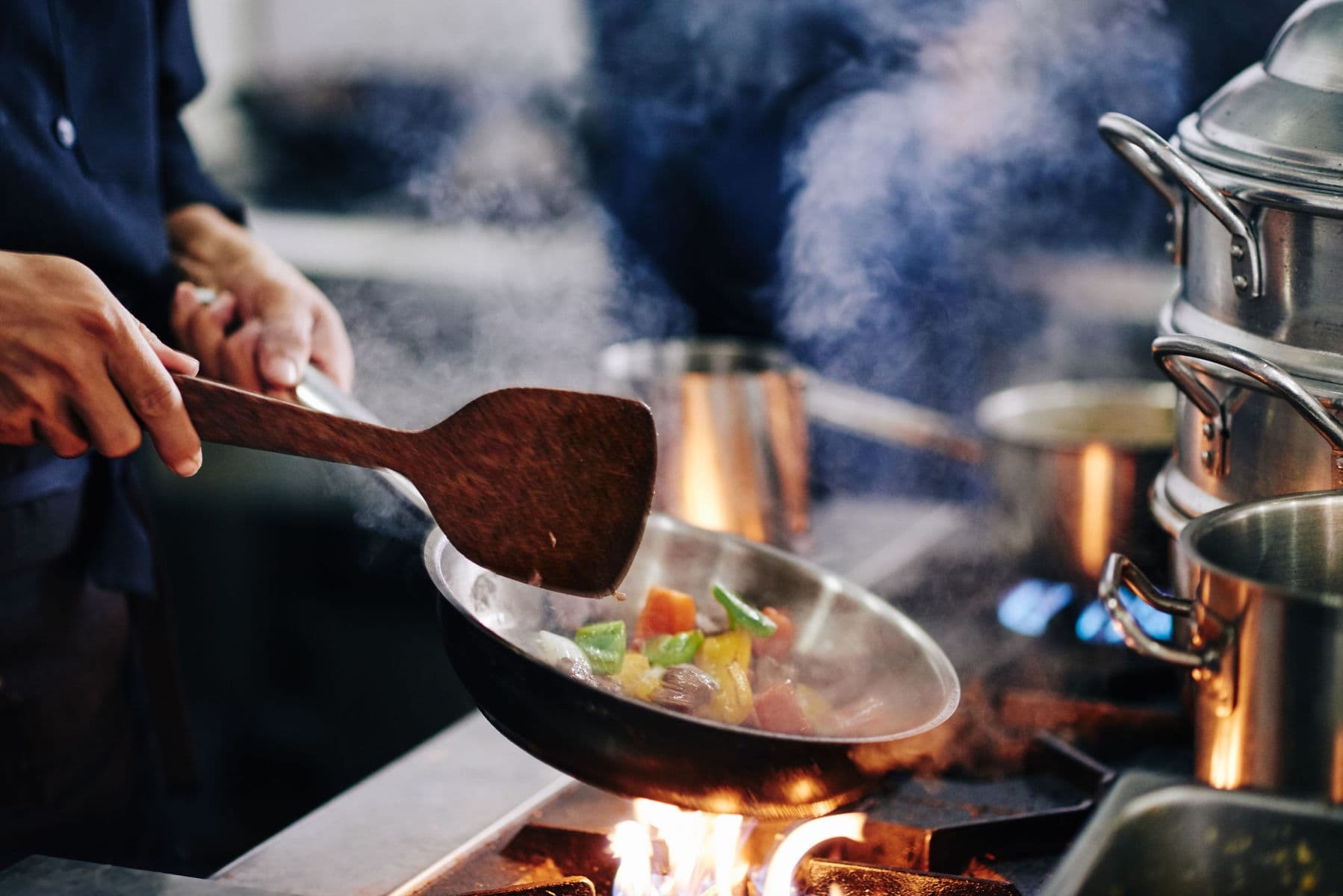 4 lỗi thường gặp khi h&acirc;m n&oacute;ng thức ăn thừa: Số 1 xảy ra hằng ng&agrave;y, c&oacute; thể g&acirc;y hại cho gan v&agrave; dẫn đến ung thư - Ảnh 1.
