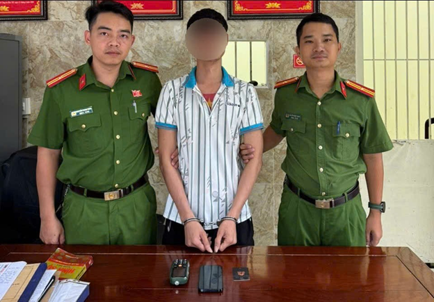 Công an điều tra giao dịch chuyển khoản 1,3 tỷ đồng của người phụ nữ: Khởi tố nam thanh niên SN 1992 - Ảnh 1.