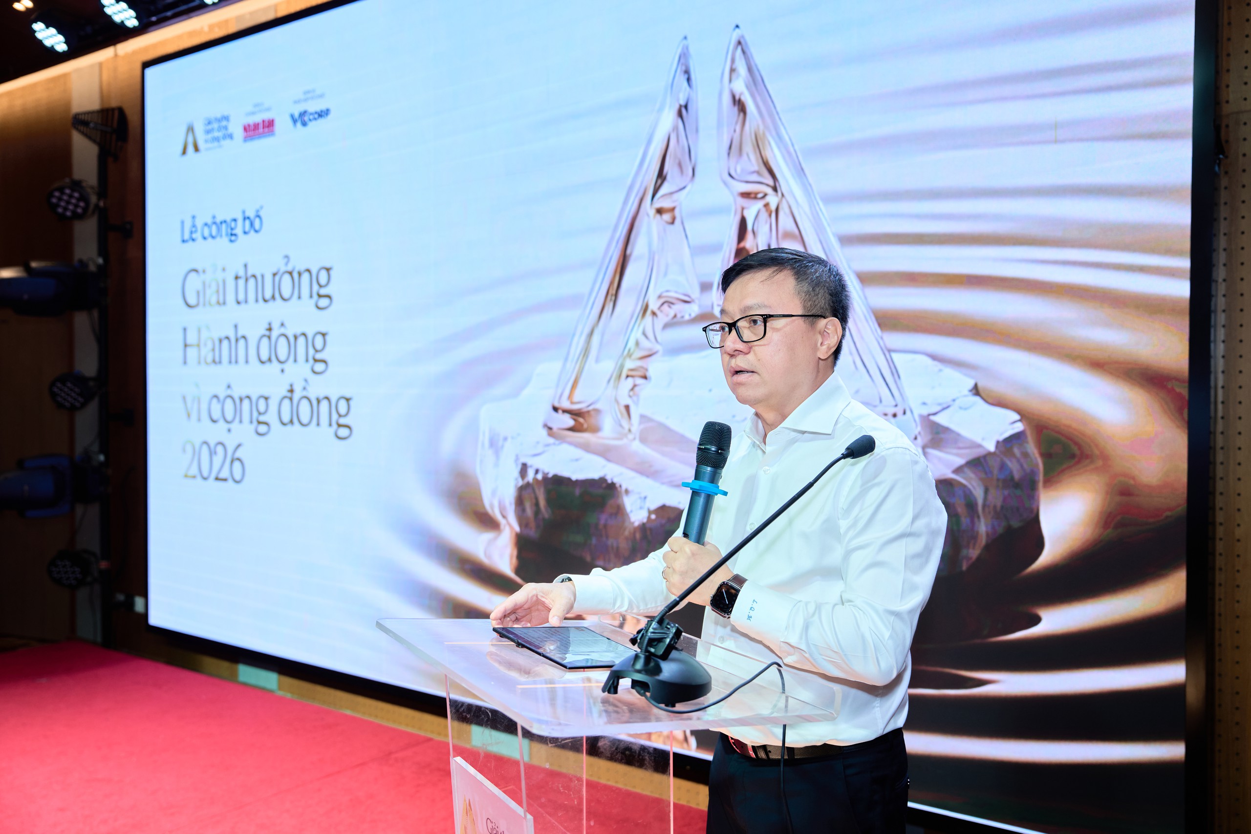 Ông Lê Quốc Minh – Tổng Biên tập Báo Nhân Dân, Trưởng Ban Tổ chức phát biểu tại Lễ công bố Human Act Prize 2026