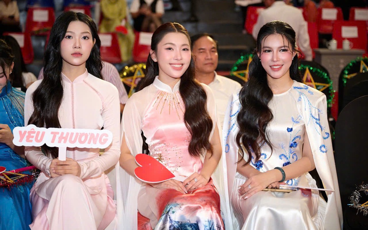 D&agrave;n hoa hậu, &aacute; hậu sẻ chia y&ecirc;u thương với trẻ em mắc bệnh tim dịp Trung thu - Ảnh 1.