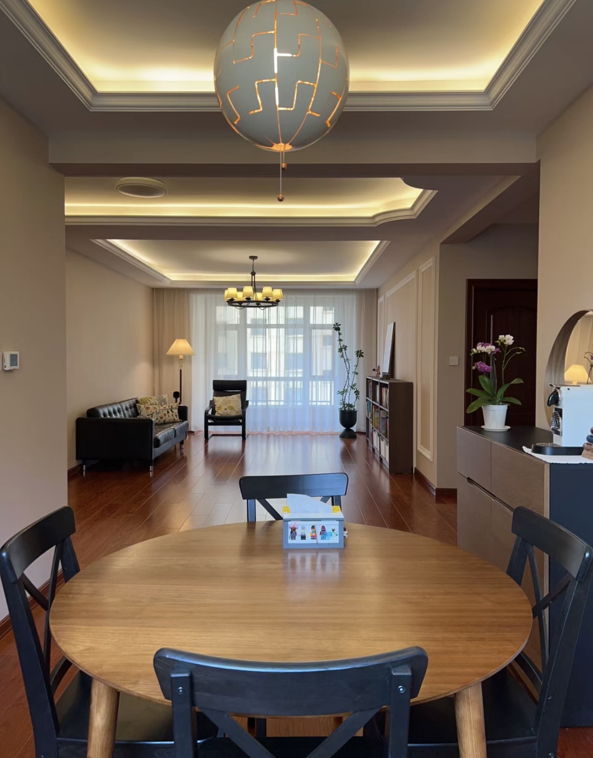 Tại sao ngày càng nhiều người từ bỏ sofa và bàn trà trong không gian sống hiện đại? - Ảnh 11. Tại sao ngày càng nhiều người từ bỏ sofa và bàn trà trong không gian sống hiện đại? - Ảnh 11.