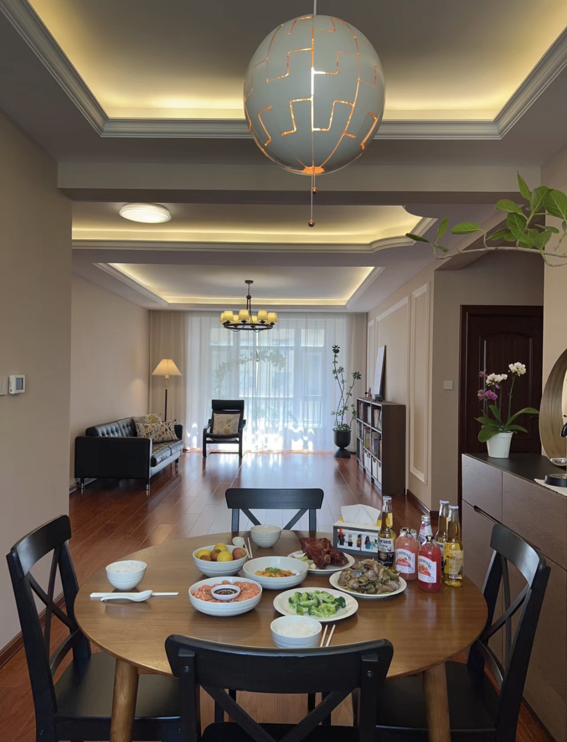 Tại sao ngày càng nhiều người từ bỏ sofa và bàn trà trong không gian sống hiện đại? - Ảnh 9. Tại sao ngày càng nhiều người từ bỏ sofa và bàn trà trong không gian sống hiện đại? - Ảnh 9.