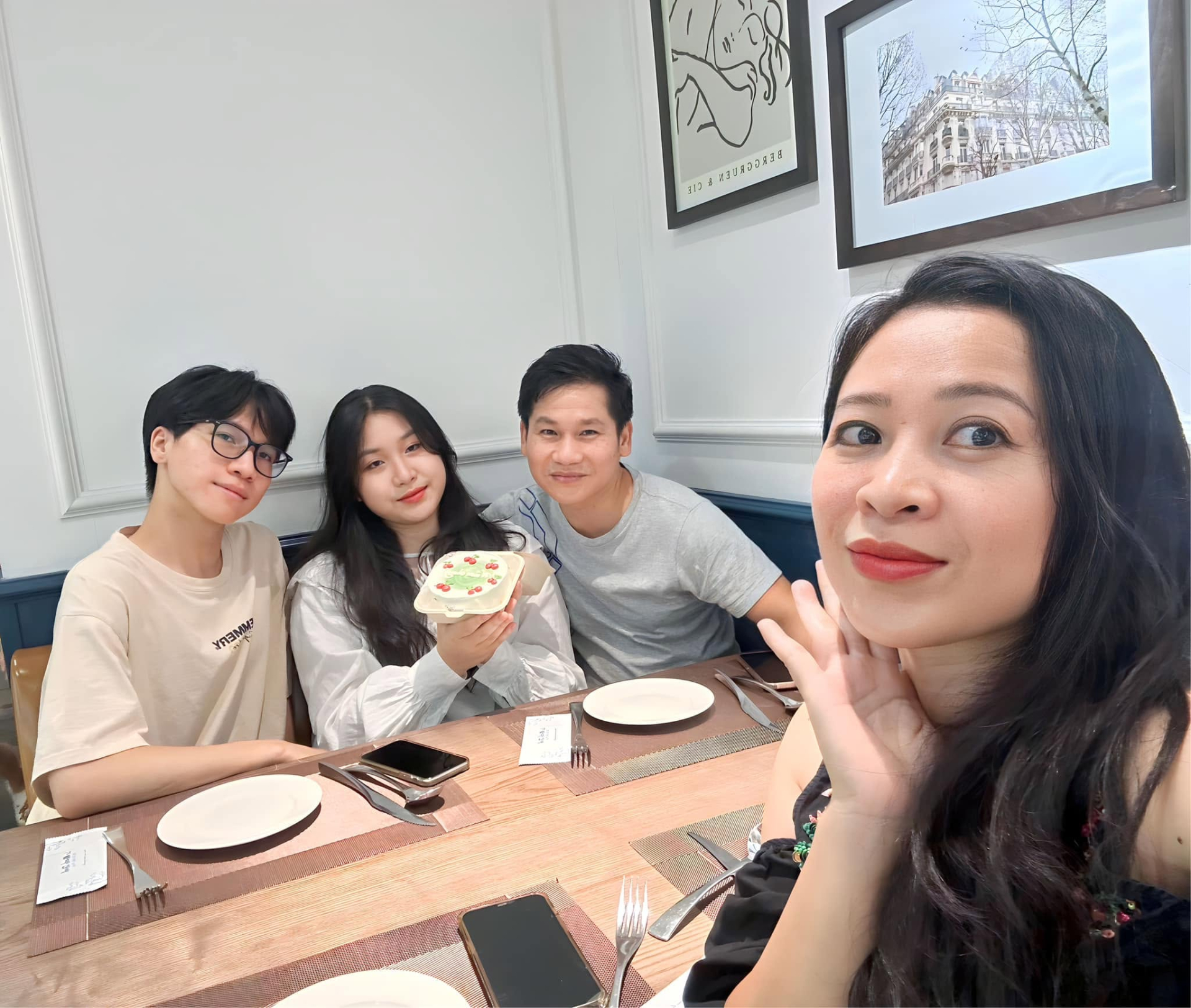 Trọng Tấn v&agrave; h&agrave;nh tr&igrave;nh từ &ocirc;ng ho&agrave;ng nhạc đỏ đến chủ nh&agrave; h&agrave;ng thịt d&ecirc; nổi tiếng - Ảnh 5.