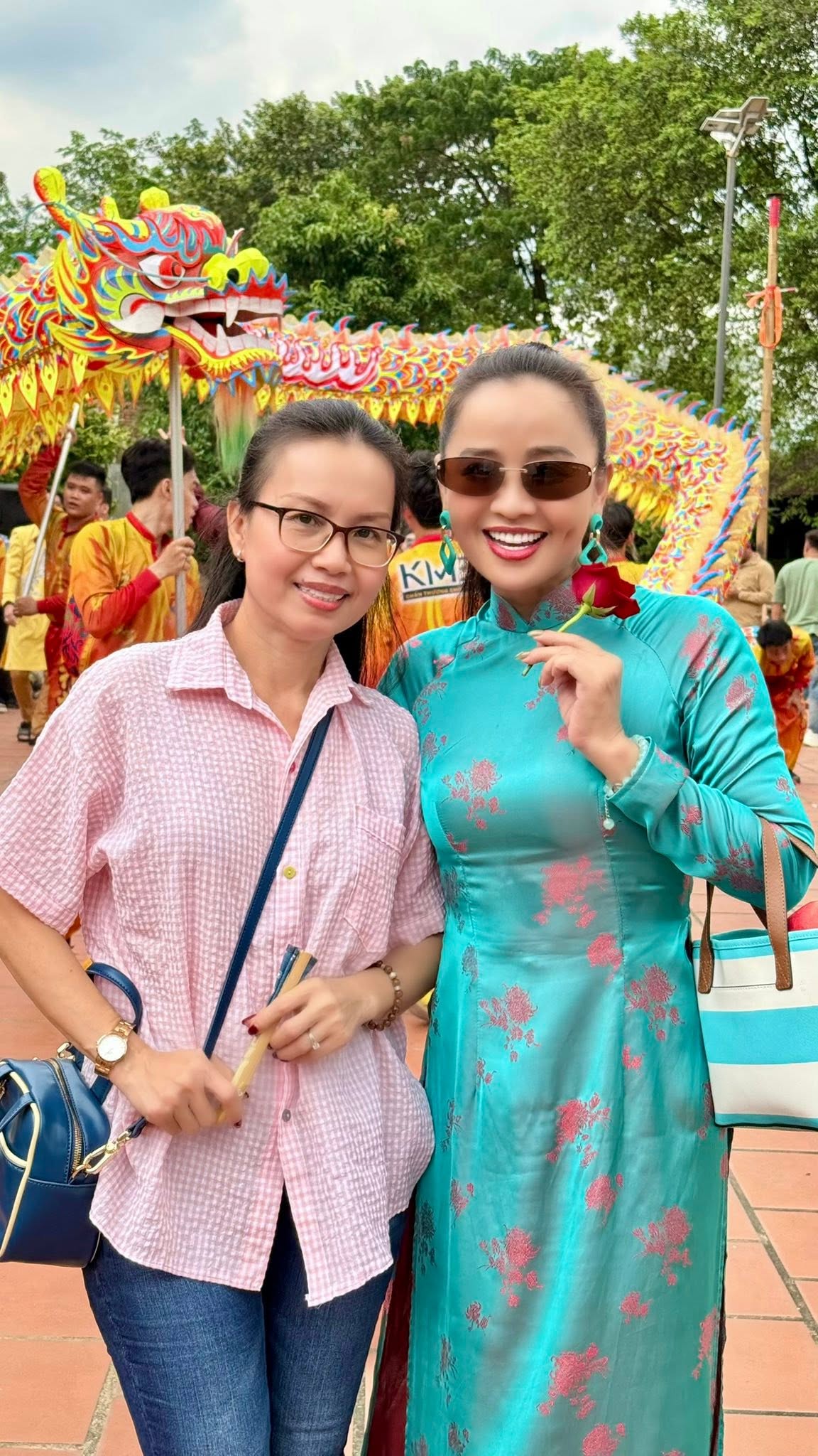 Nghệ sĩ Hoài Linh chủ trì thực hiện nghi lễ, dàn sao Việt tề tựu tại đền thờ 100 tỷ - Ảnh 5.