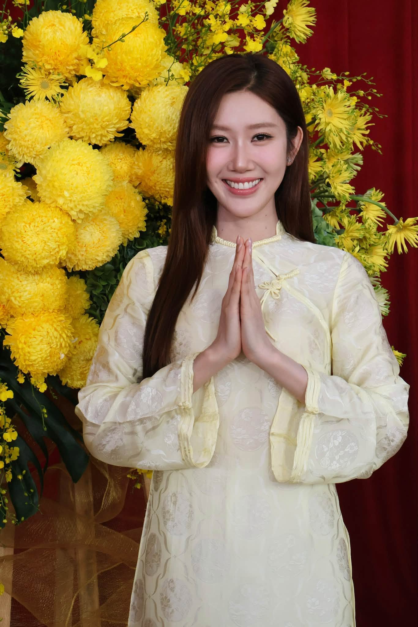 Nhã Phương xuất hiện một mình tại giỗ Tổ sân khấu giữa ồn ào của Trường Giang - Ảnh 1. Nhã Phương xuất hiện một mình tại giỗ Tổ sân khấu giữa ồn ào của Trường Giang - Ảnh 1.