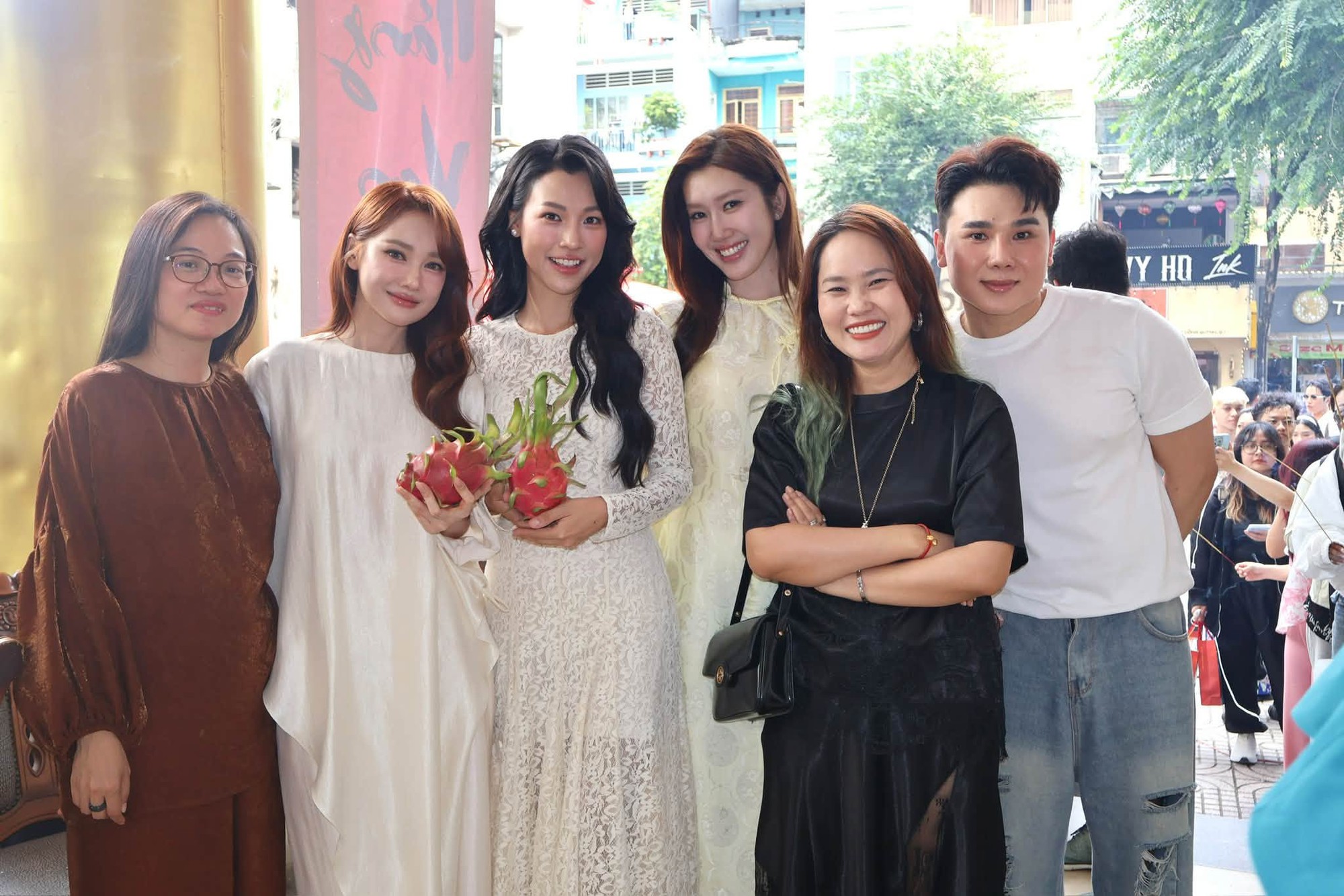 Nhã Phương xuất hiện một mình tại giỗ Tổ sân khấu giữa ồn ào của Trường Giang - Ảnh 2. Nhã Phương xuất hiện một mình tại giỗ Tổ sân khấu giữa ồn ào của Trường Giang - Ảnh 2.