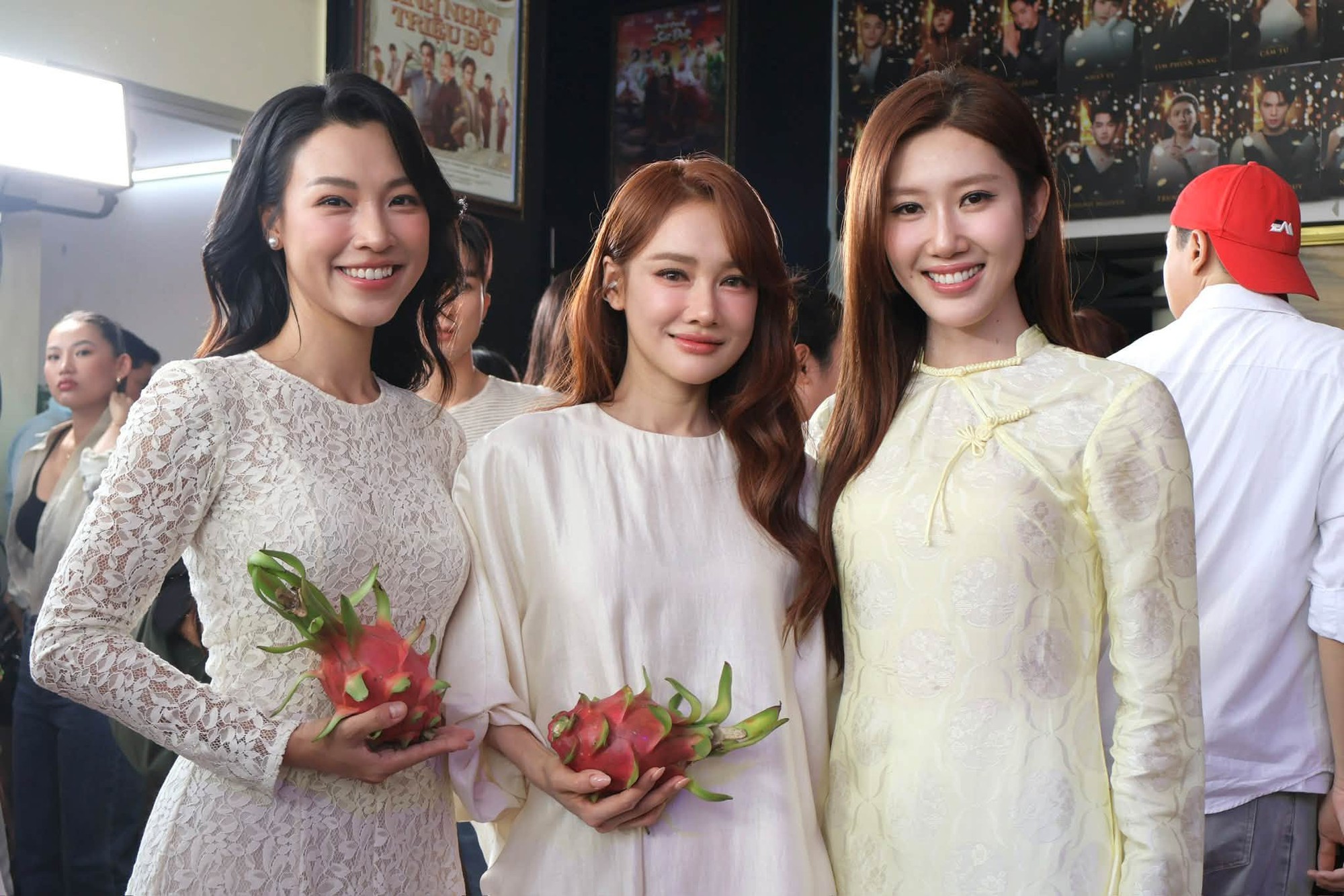 Nhã Phương xuất hiện một mình tại giỗ Tổ sân khấu giữa ồn ào của Trường Giang - Ảnh 3. Nhã Phương xuất hiện một mình tại giỗ Tổ sân khấu giữa ồn ào của Trường Giang - Ảnh 3.